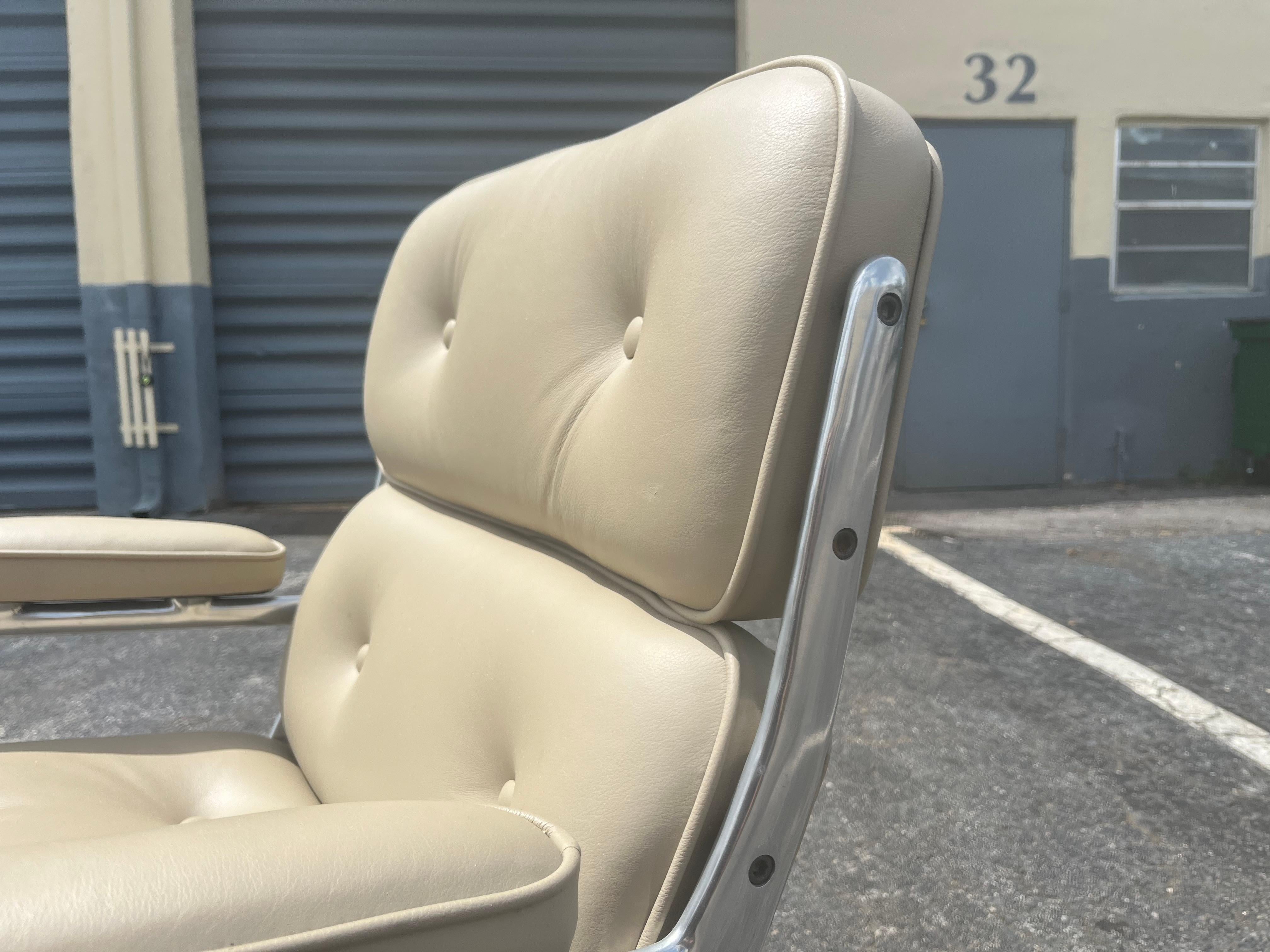 Original Eames Executive Lobby Chair, Leather, Time-Life Chair 1