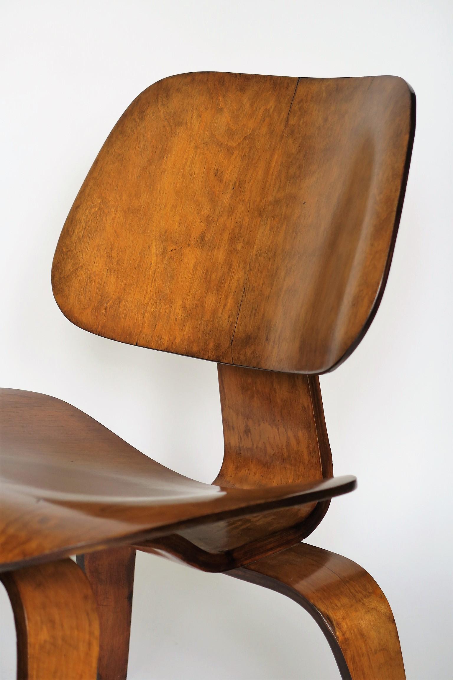 Milieu du XXe siècle Fauteuil de salon original Eames LCW en contreplaqué d'érable pour Herman Miller, vers 1940