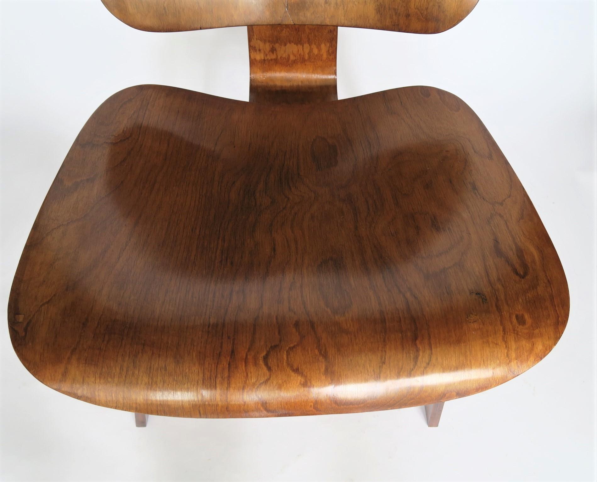 Fauteuil de salon original Eames LCW en contreplaqué d'érable pour Herman Miller, vers 1940 2
