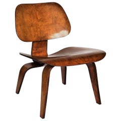 Fauteuil de salon original Eames LCW en contreplaqué d'érable pour Herman Miller, vers 1940