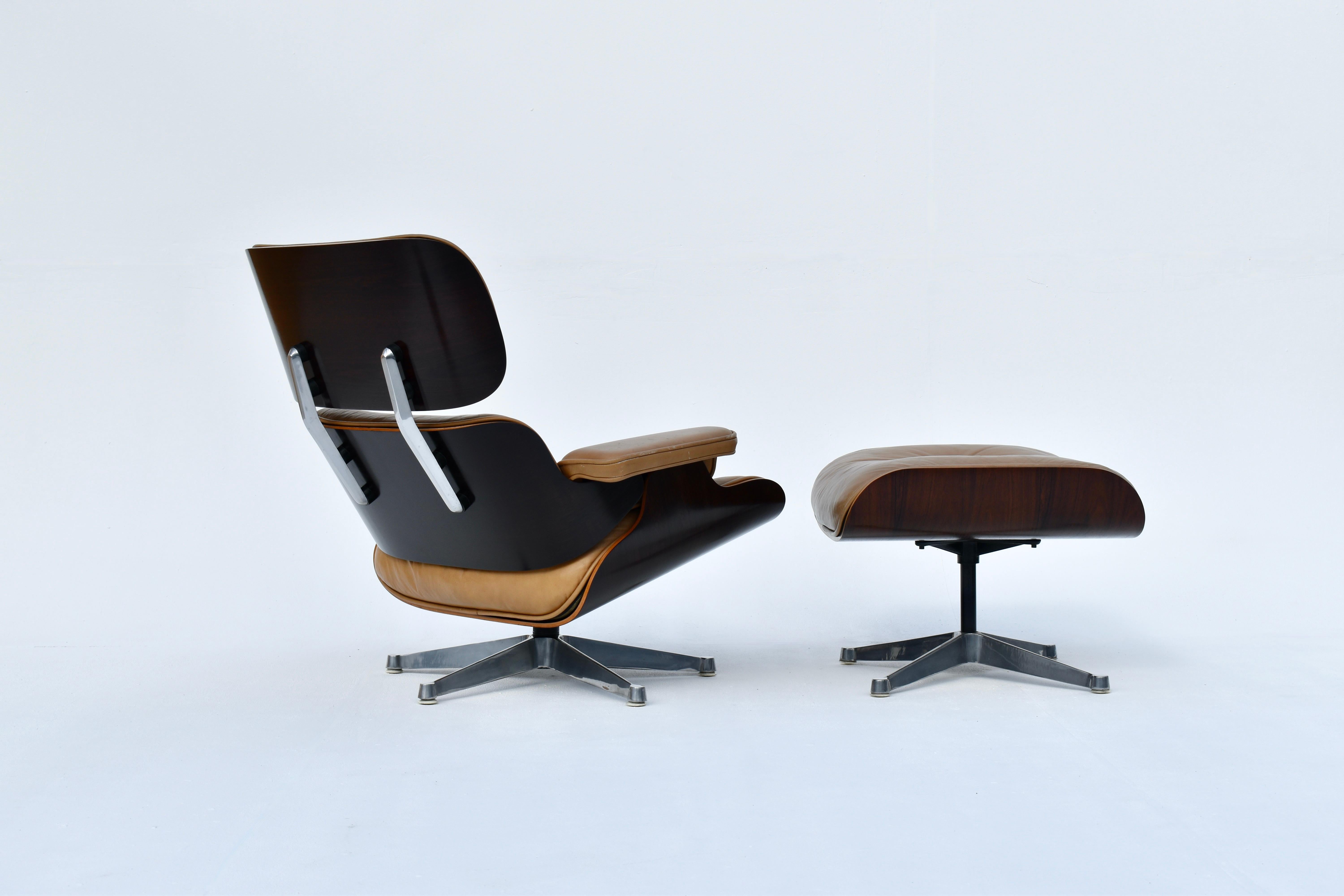 Original Eames Lounge Chair & Ottoman For ICF Italy In Good Condition In Shepperton, Surrey