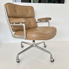 Chaise originale Eames Time Life en cuir camel