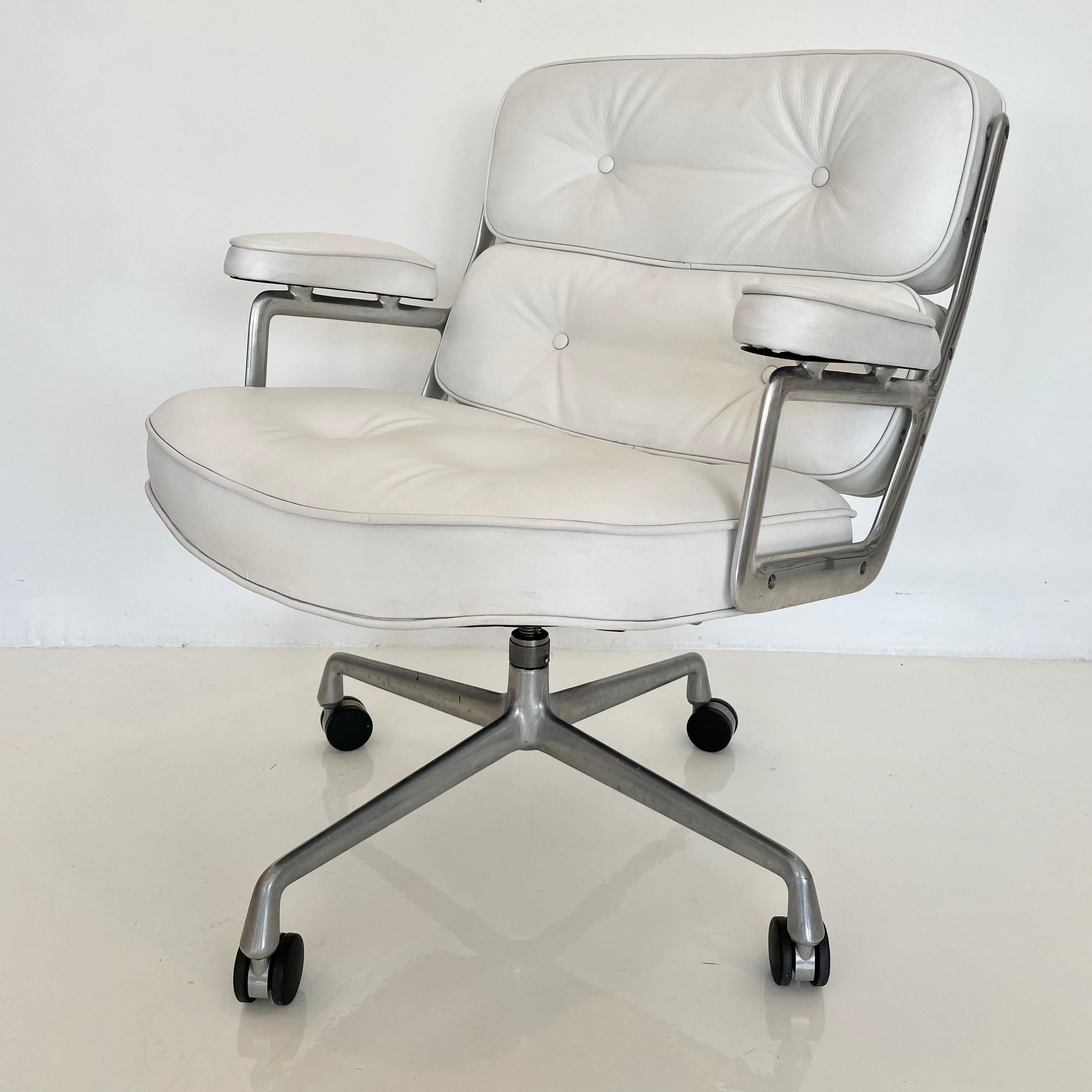 Original Eames Time Life Chair in White Leather 5