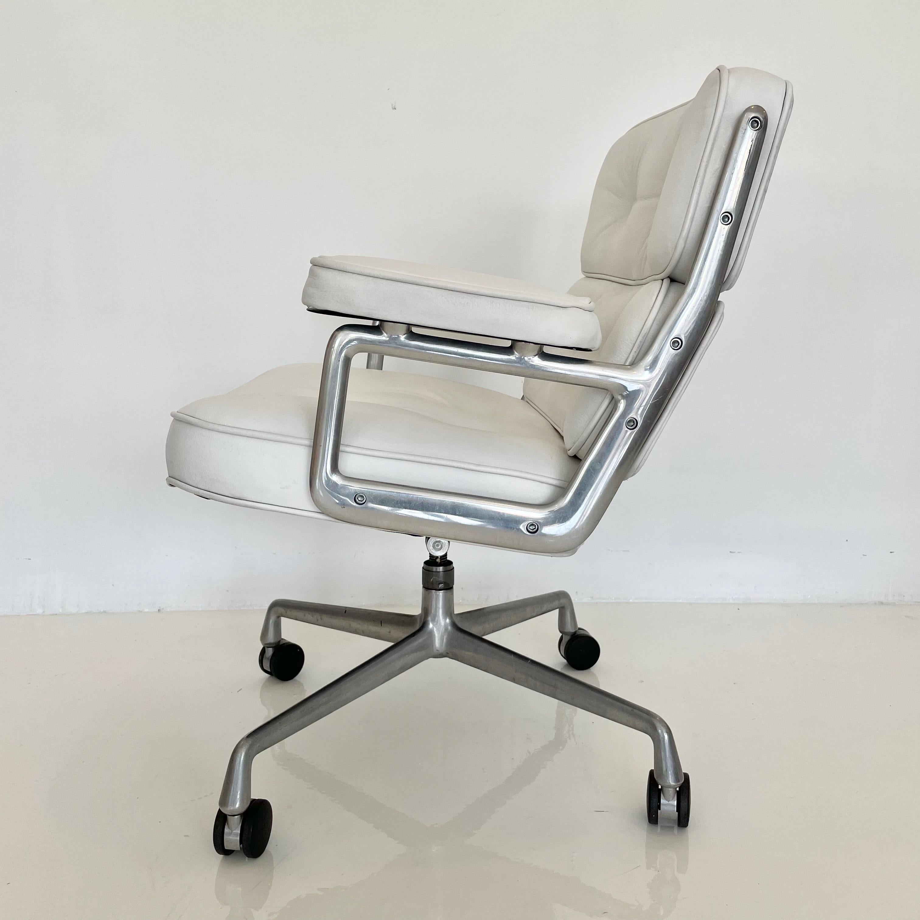 Original Eames Time Life Chair in White Leather 6