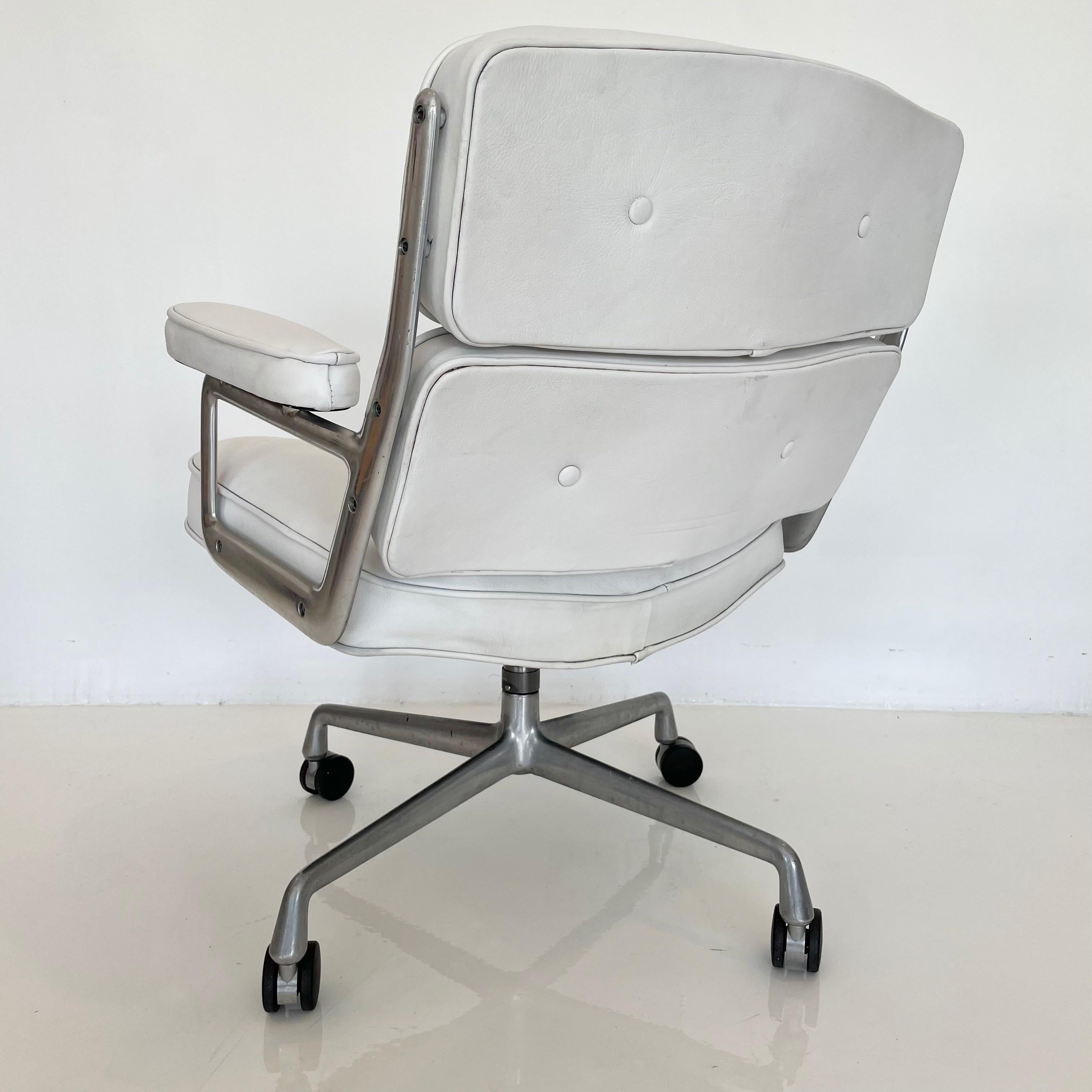 Original Eames Time Life Chair in White Leather 7