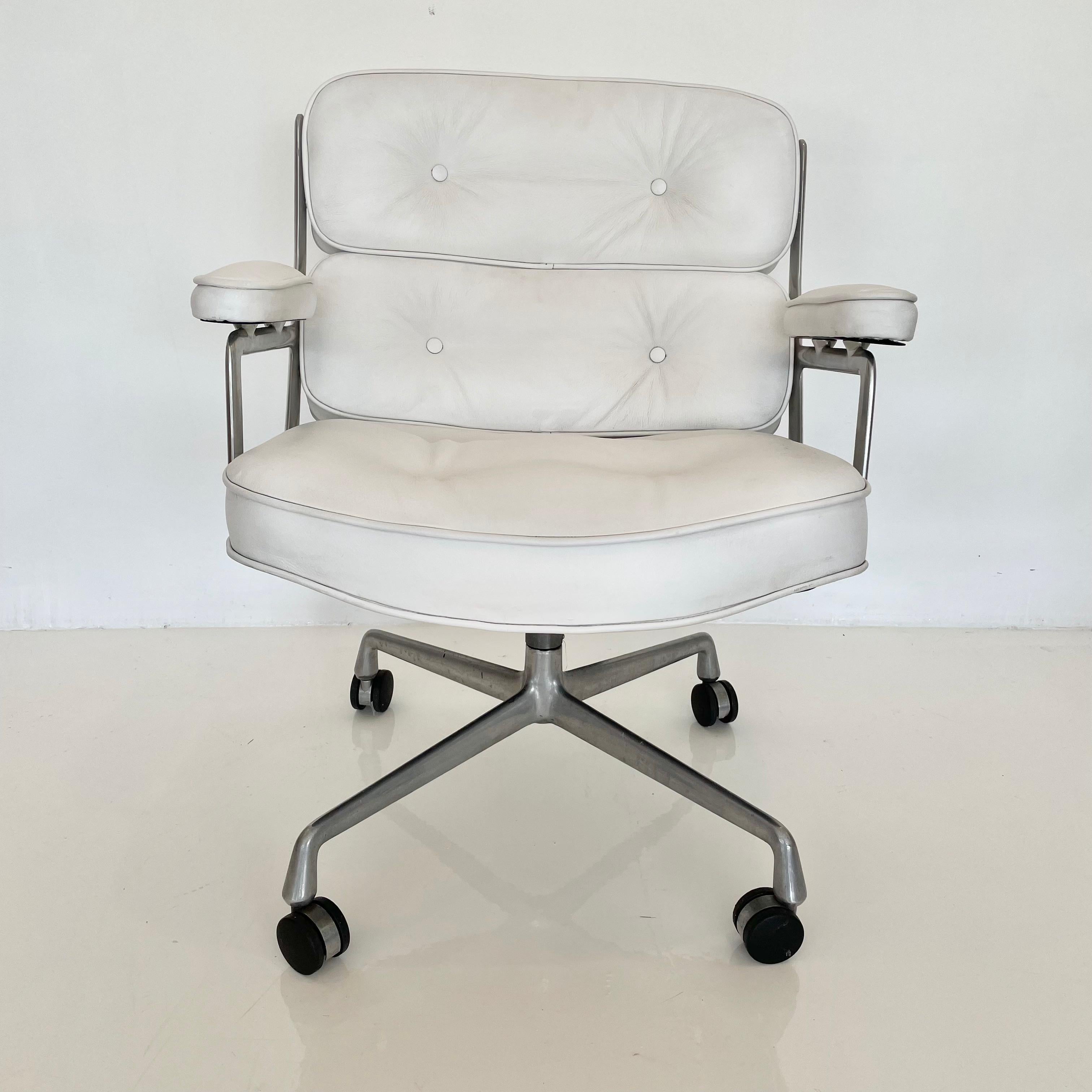 Original Eames Time Life Chair in White Leather 8