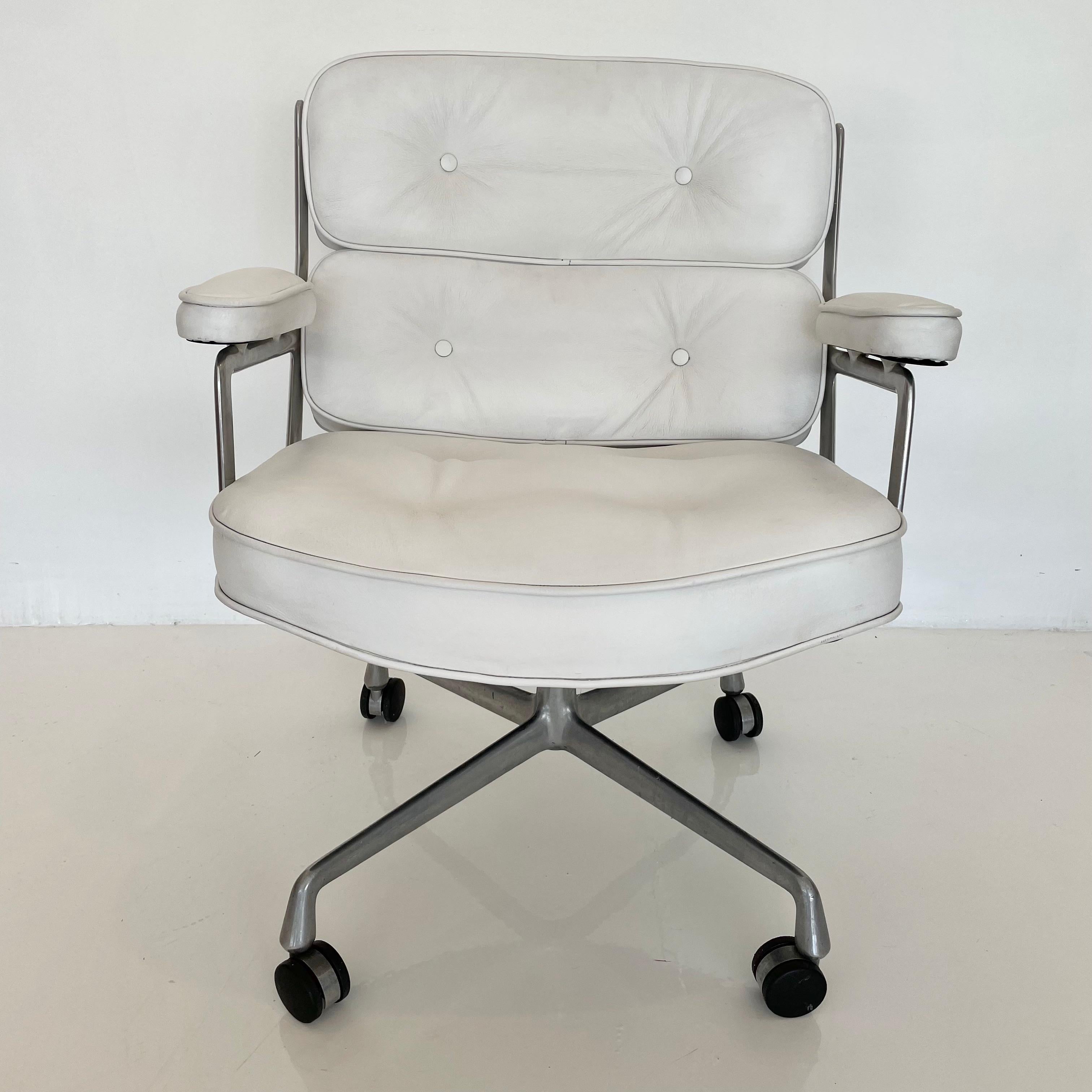 Original Eames Time Life Chair in White Leather 11