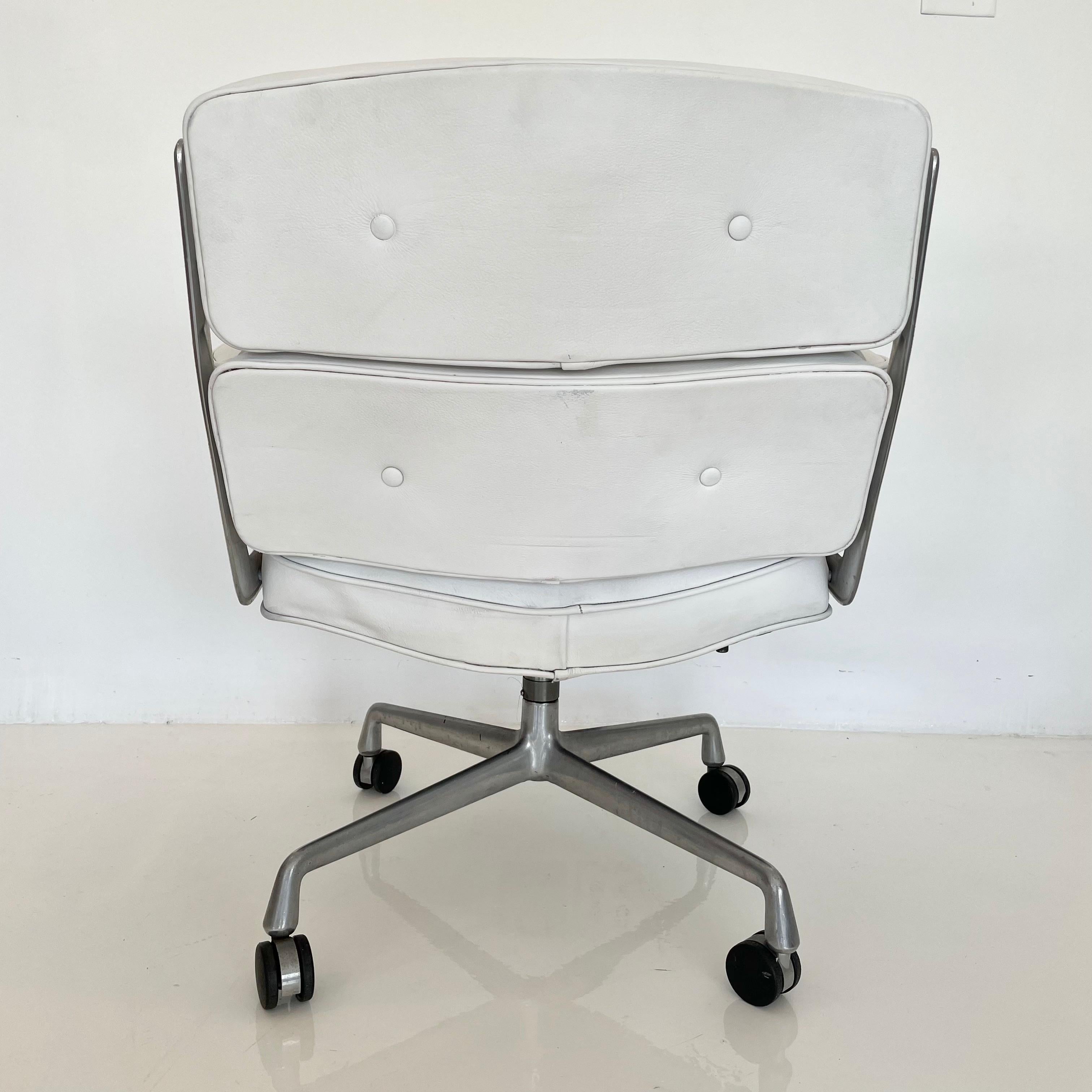 Aluminum Original Eames Time Life Chair in White Leather