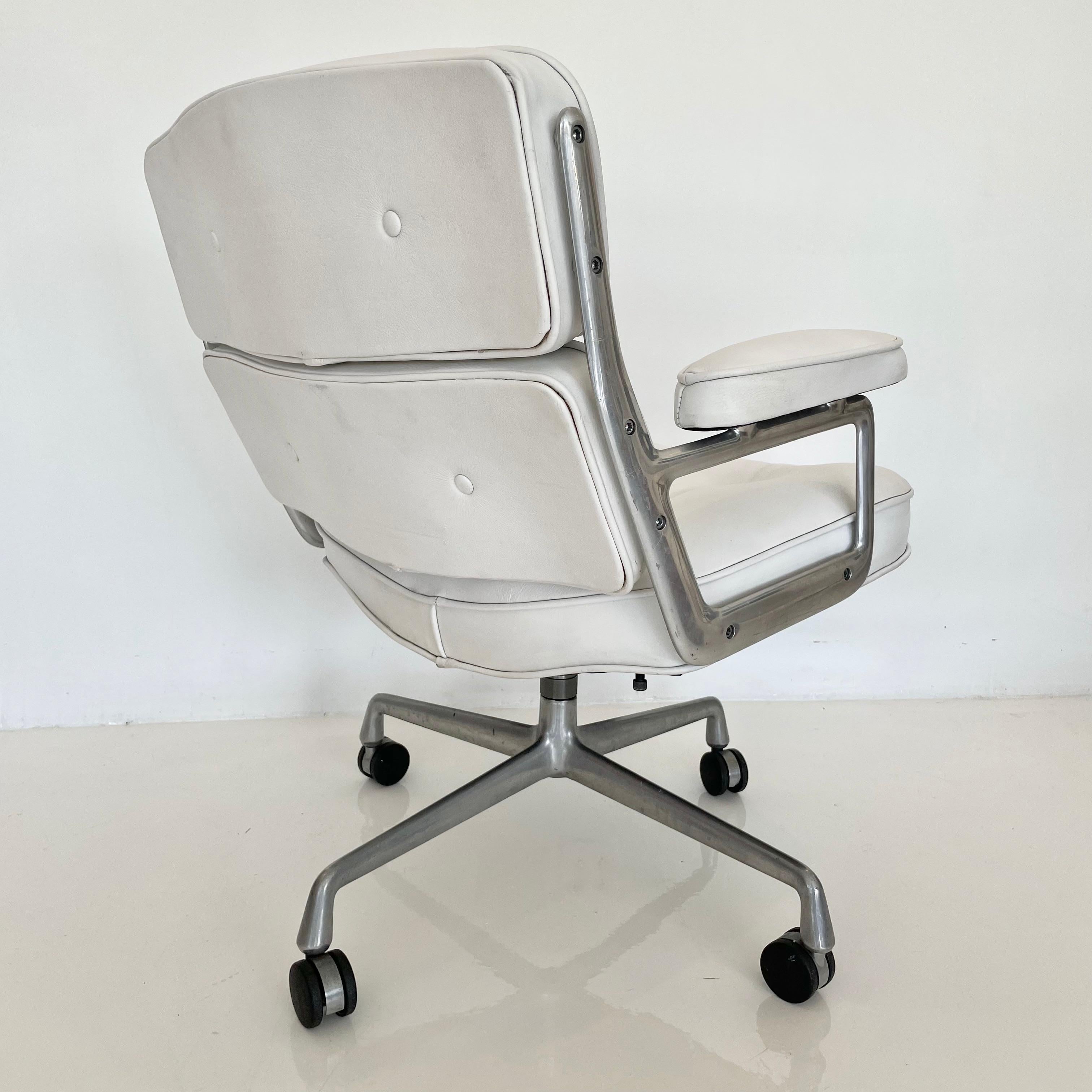 Original Eames Time Life Chair in White Leather 1
