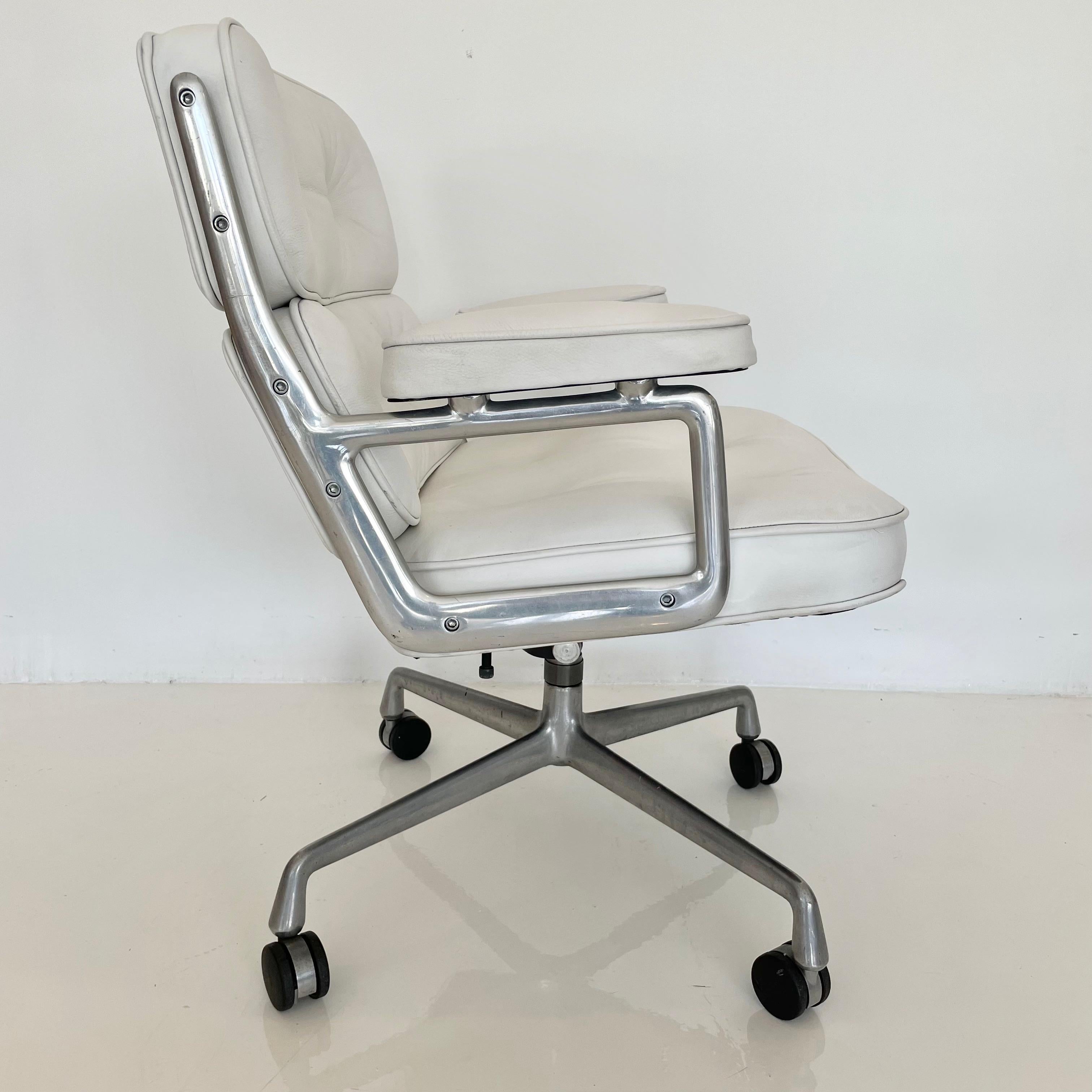 Original Eames Time Life Chair in White Leather 2