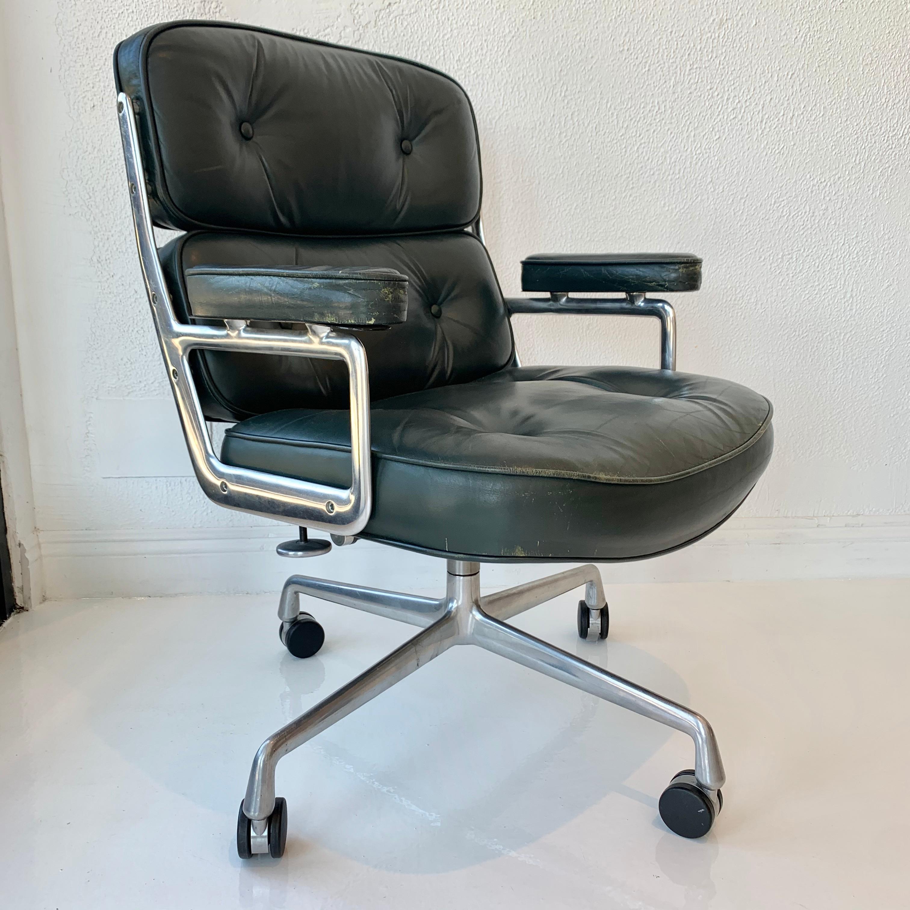 Original Eames Time Life Chairs in Forest Green Leather In Good Condition In Los Angeles, CA
