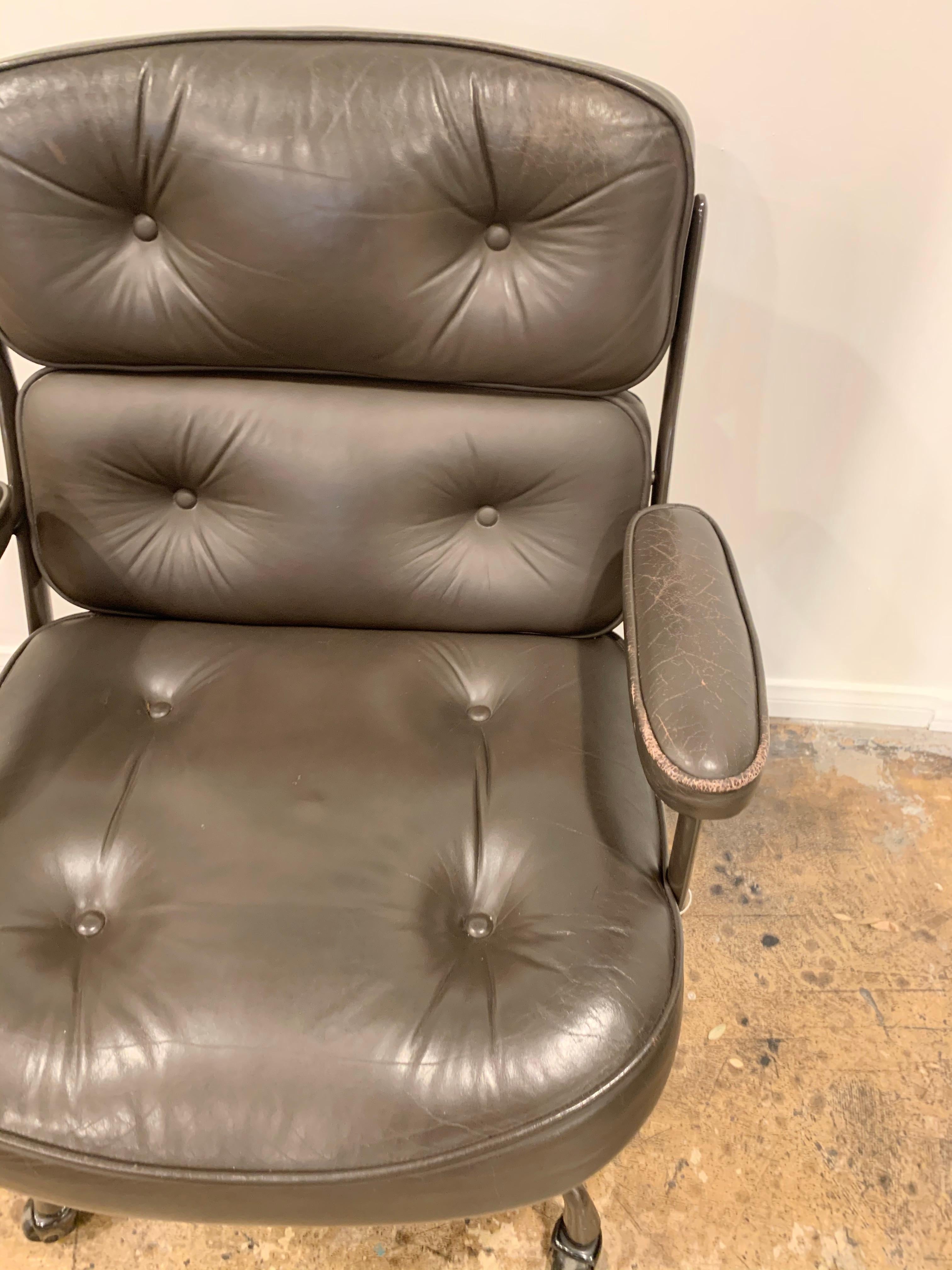 Original Eames Time Life Chair in Olive Brown Leather 11