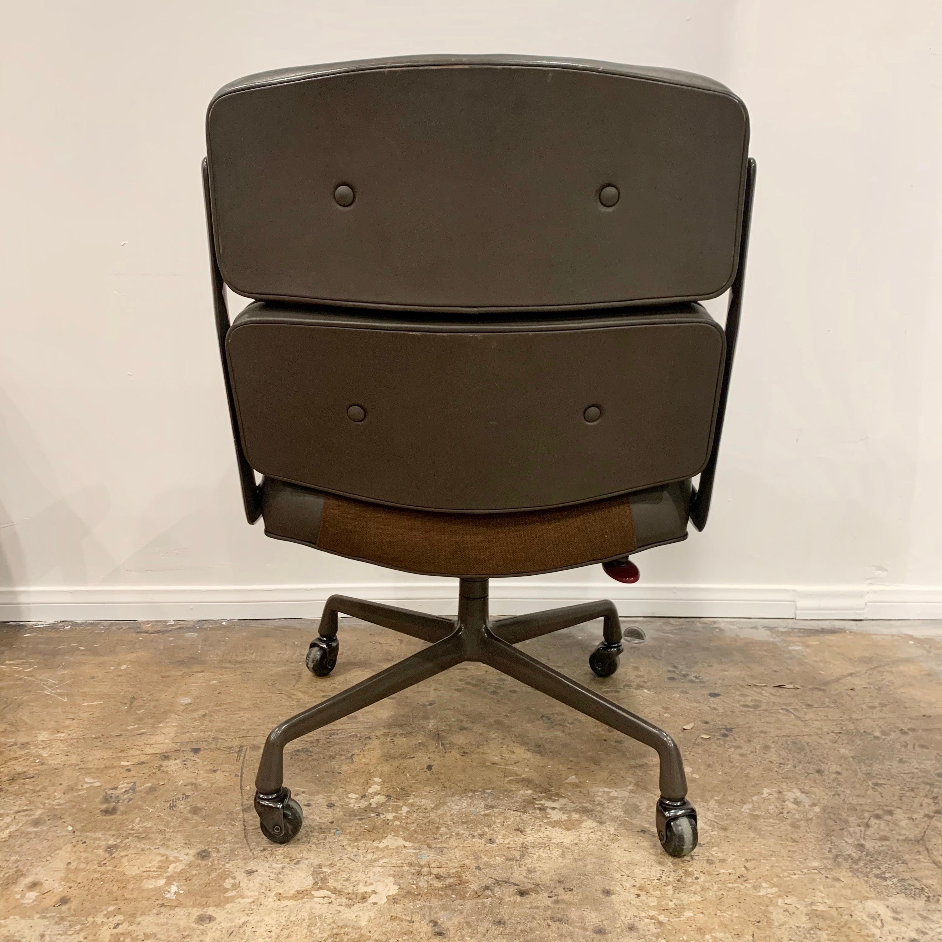 Original Eames Time Life Chair in Olive Brown Leather 2