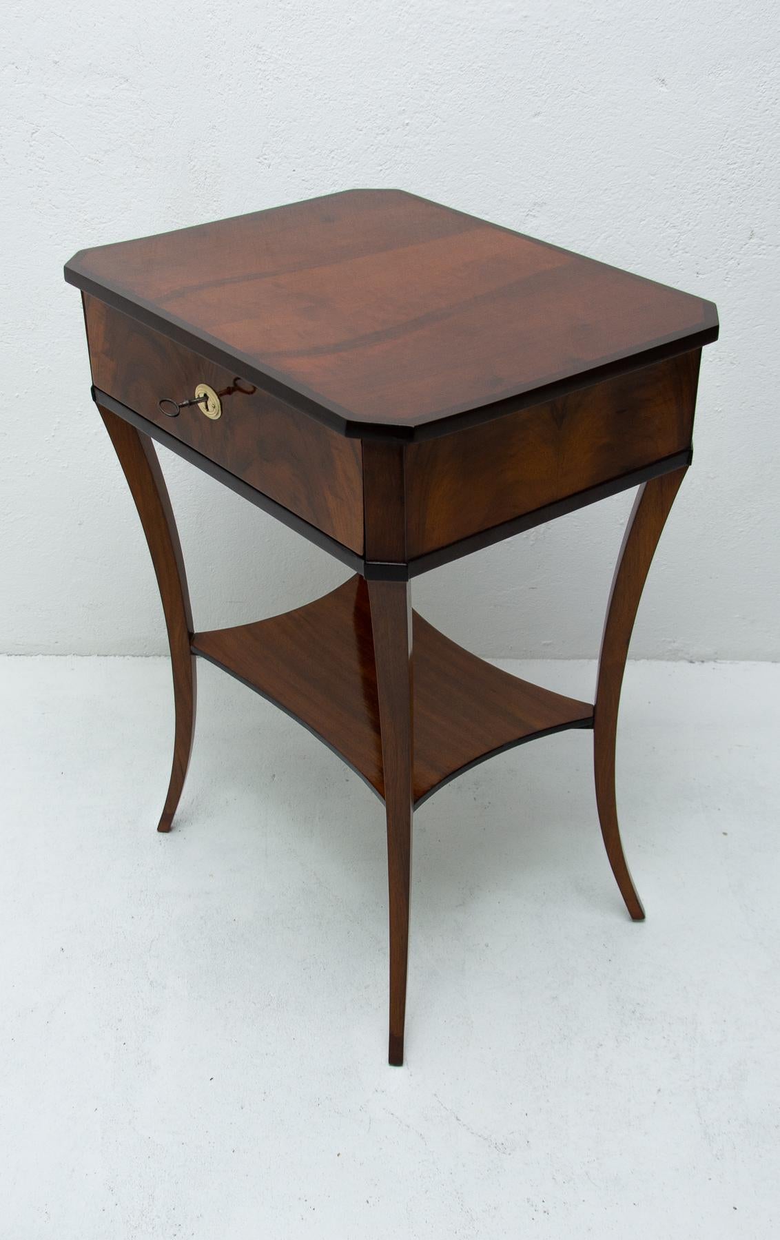 Original Early 19th Century Biedermeier sewing table, Austria-Hungary, 1830 8