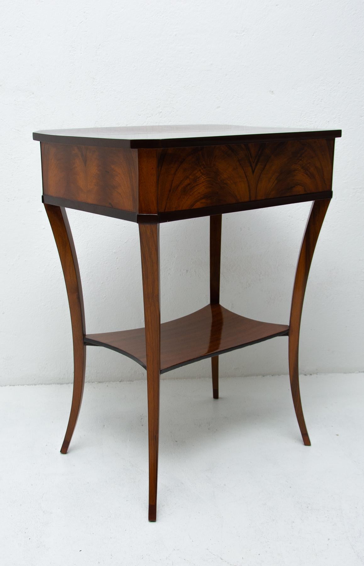 Original Early 19th Century Biedermeier sewing table, Austria-Hungary, 1830 9