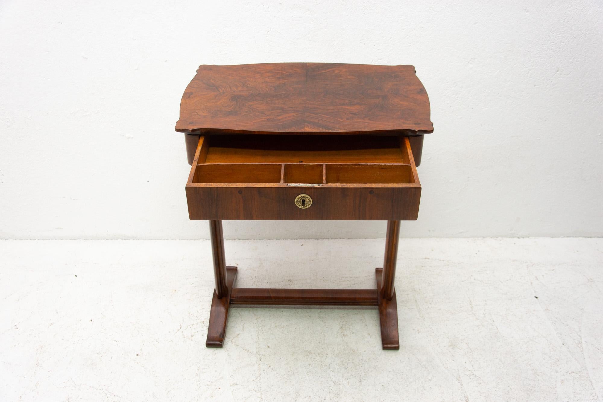 Original Early 19th Century Biedermeier Sewing Table, Austria-Hungary, 1830 2