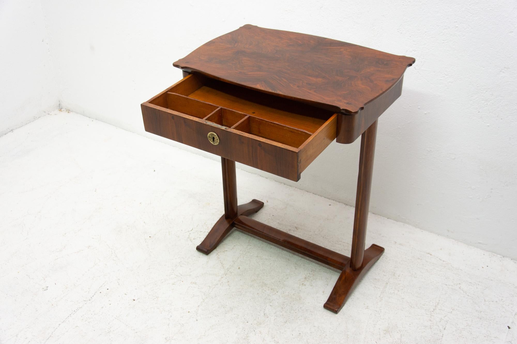 Original Early 19th Century Biedermeier Sewing Table, Austria-Hungary, 1830 3