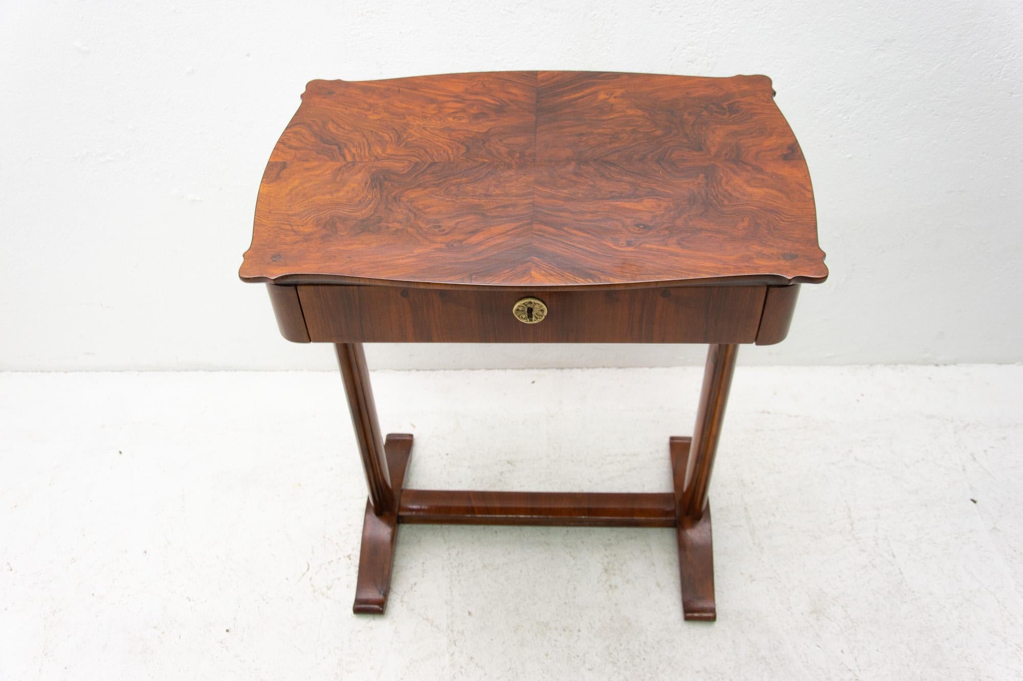 Original Early 19th Century Biedermeier Sewing Table, Austria-Hungary, 1830 4