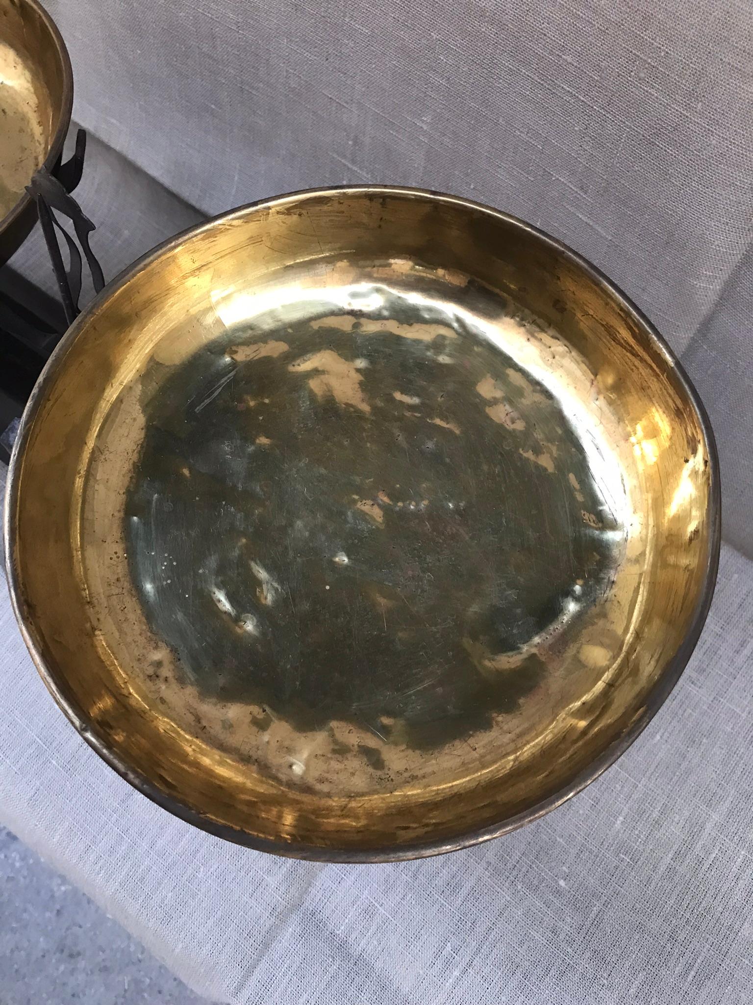 Original Early 20th Century Weight Scale with Cast Iron and Gilded Brass In Good Condition For Sale In Valencia, Spain