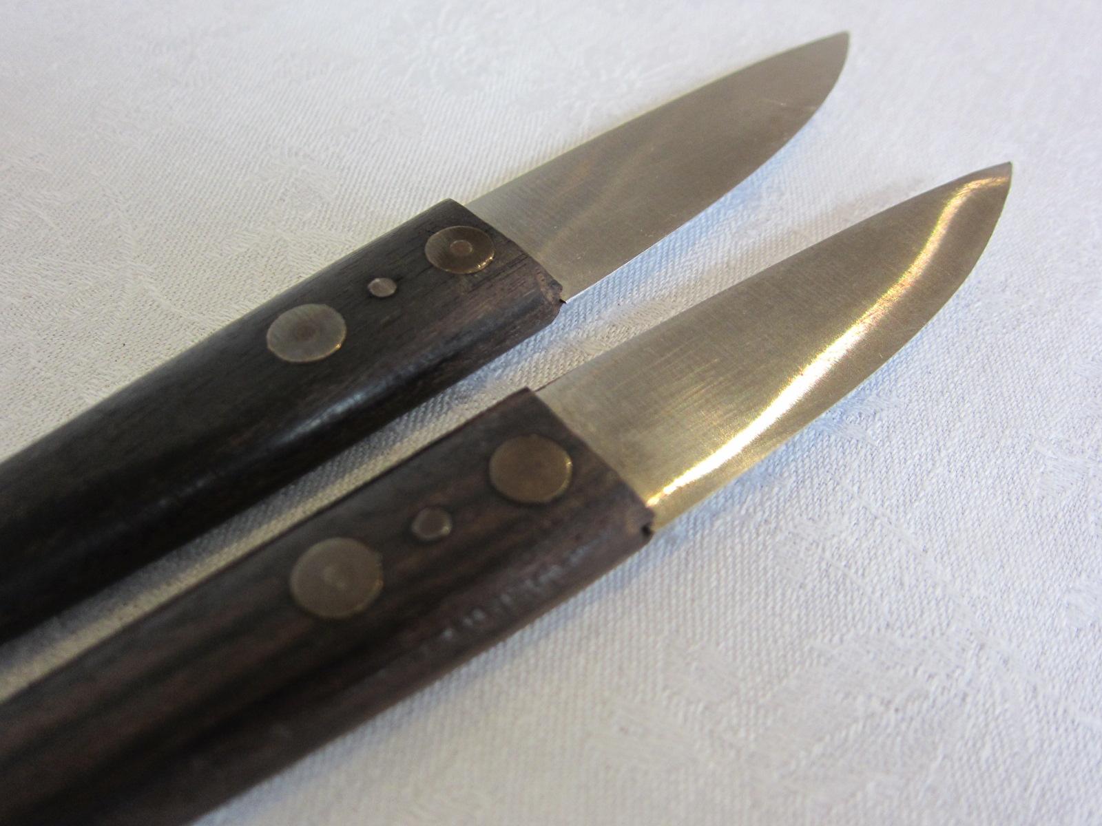 Cuchillos de picnic o fruteros originales Auböck de acero inoxidable, firmados a tiempo (2) mediados del siglo XX en venta