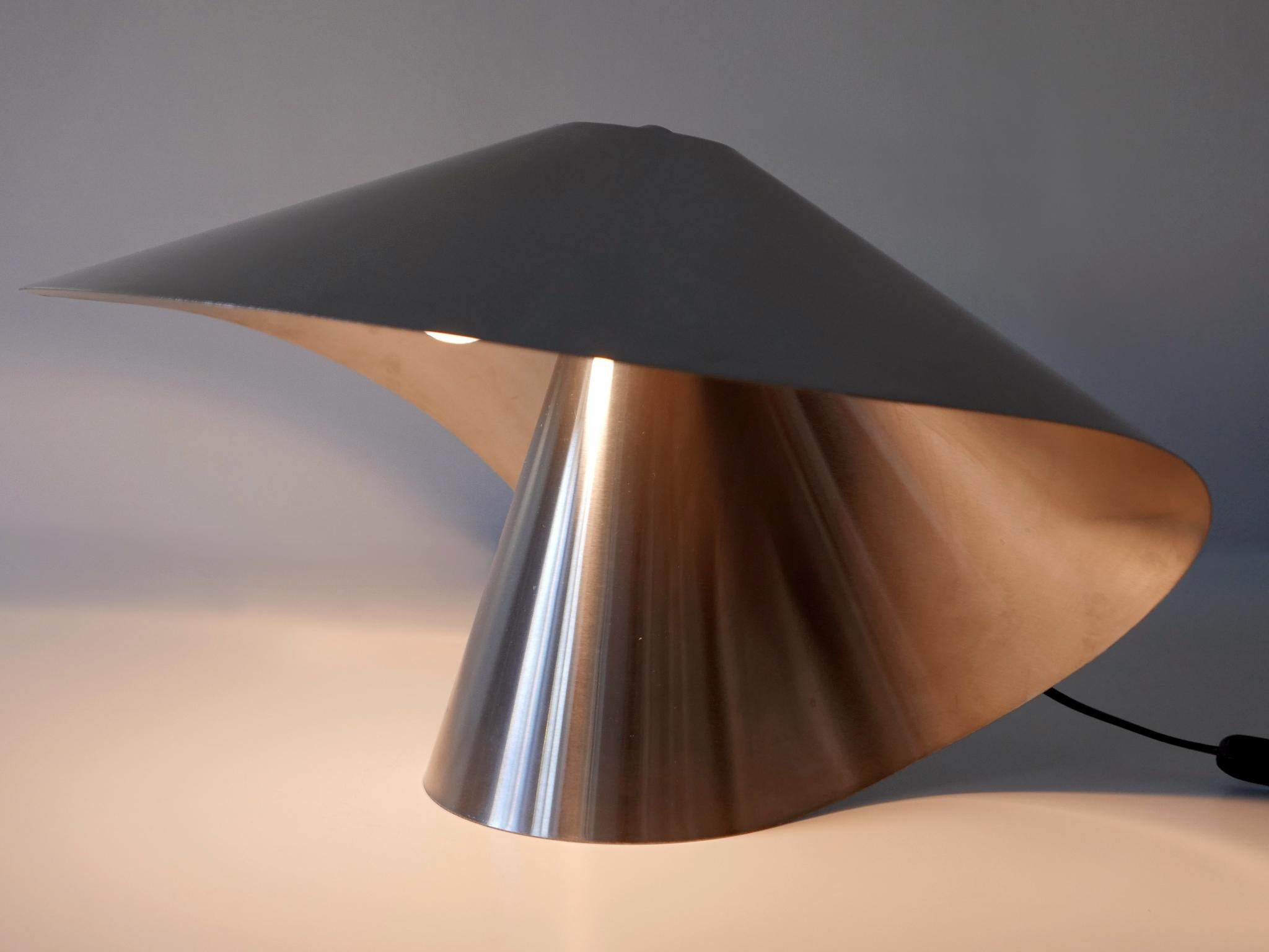 Exceptional and very elegant table lamp or light object 