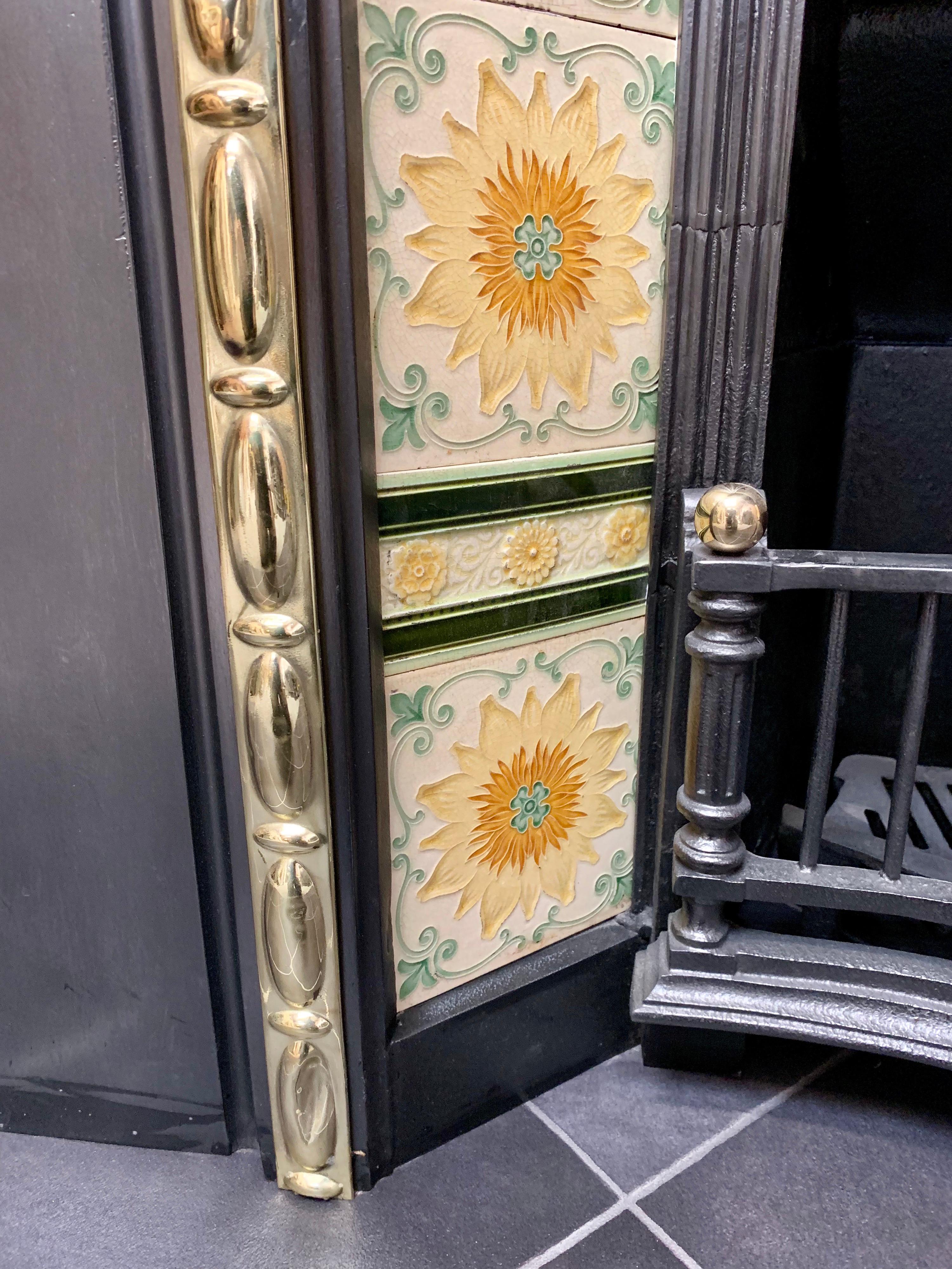 Original Edwardian Cast Iron and Brass, Tiled Fireplace Insert In Good Condition In Edinburgh, GB