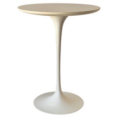 Original Eero Saarinen für Knoll International Tulip Beistelltisch