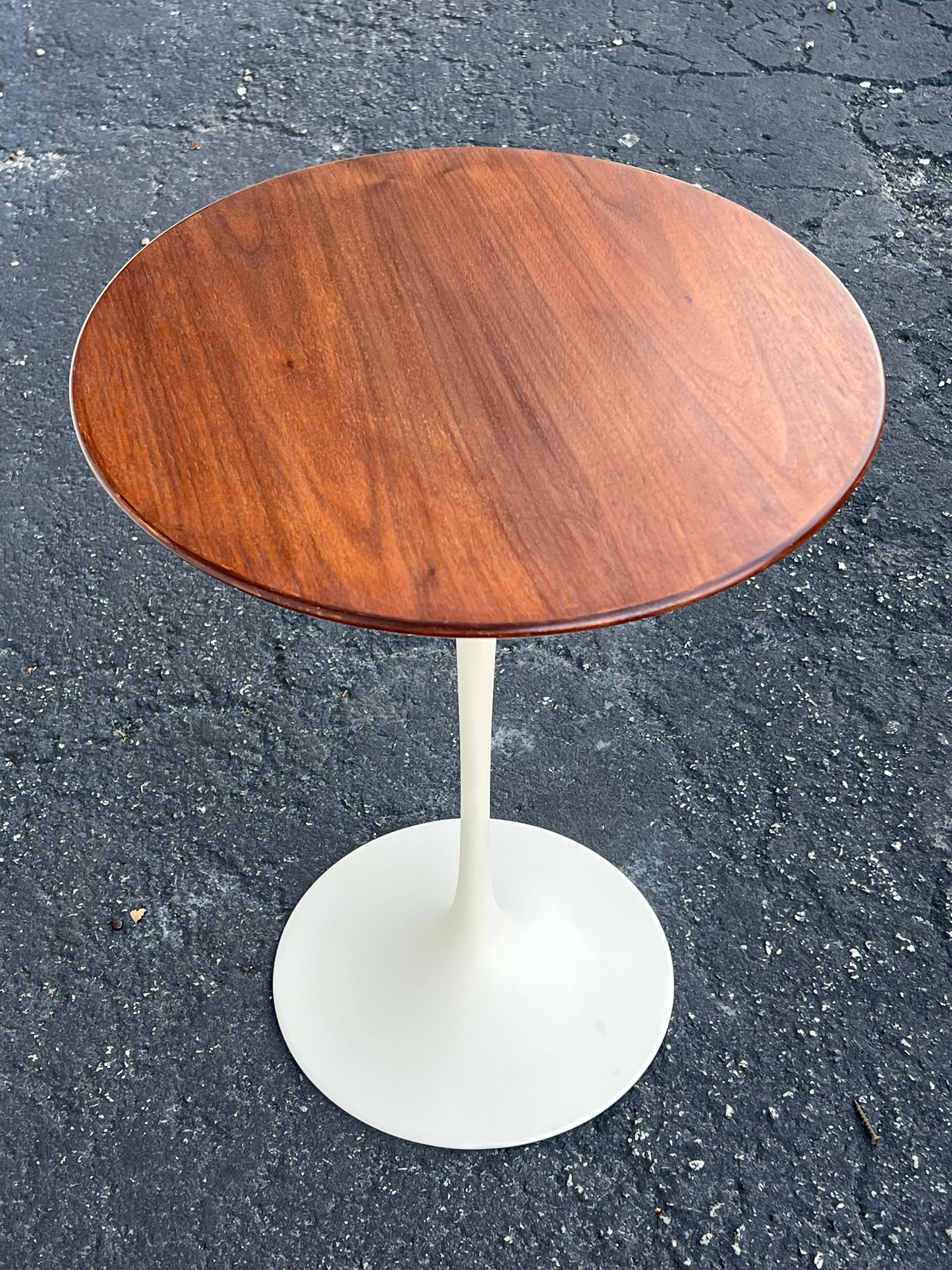 Mid-Century Modern Table d'appoint Tulip International de Eero Saarinen pour Knoll en vente