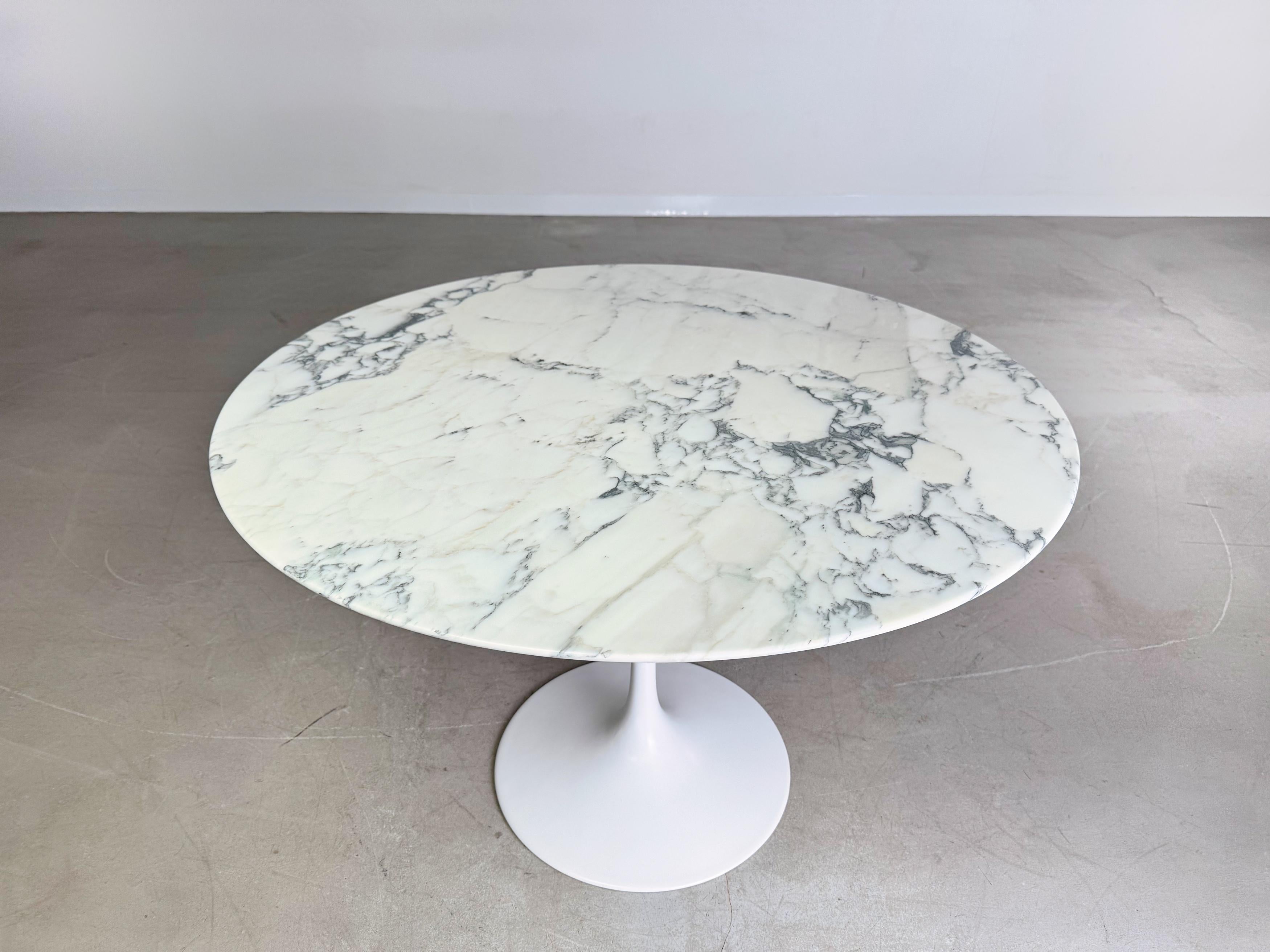 Original Eero Saarinen Midcentury Esstisch Tulip Marmor Knoll Intenational Bon état - En vente à Berlin, DE