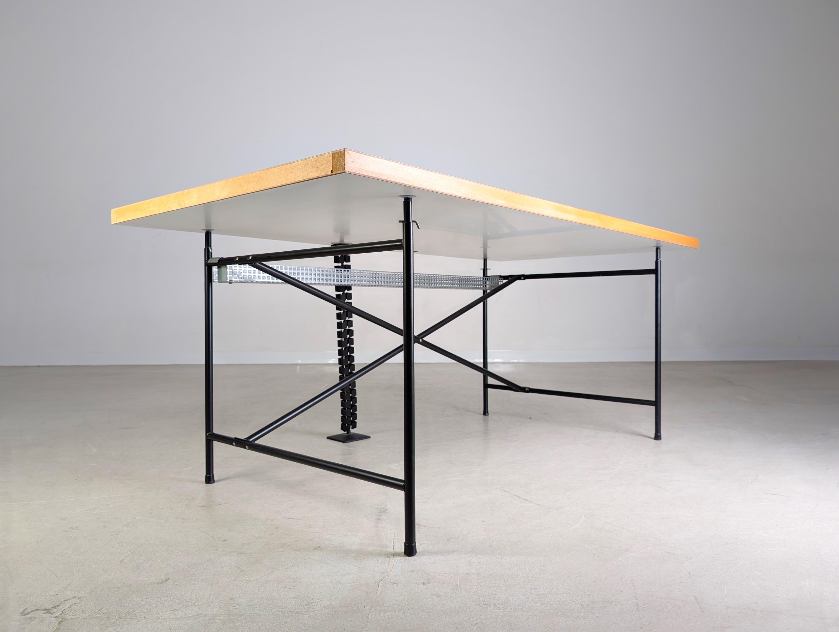 Original Egon Eiermann Schreibtisch Richard Lampert 180x90cm In Good Condition For Sale In Berlin, DE