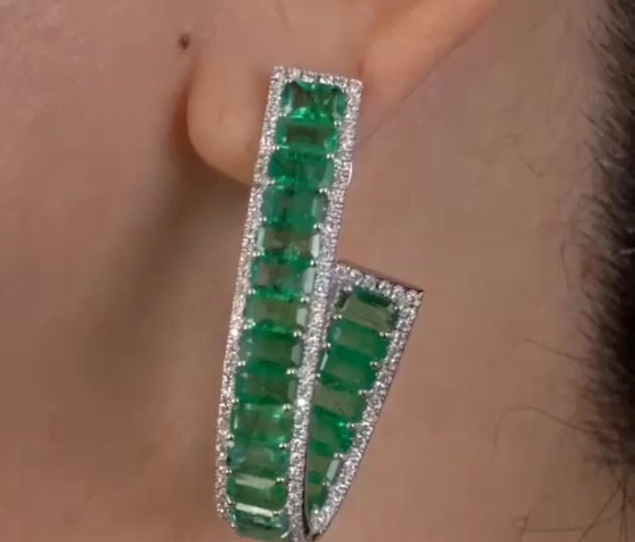 Original Smaragd-Diamant-Ohrringe für Sie, elegantes Weiß 18K Gold (Rundschliff) im Angebot