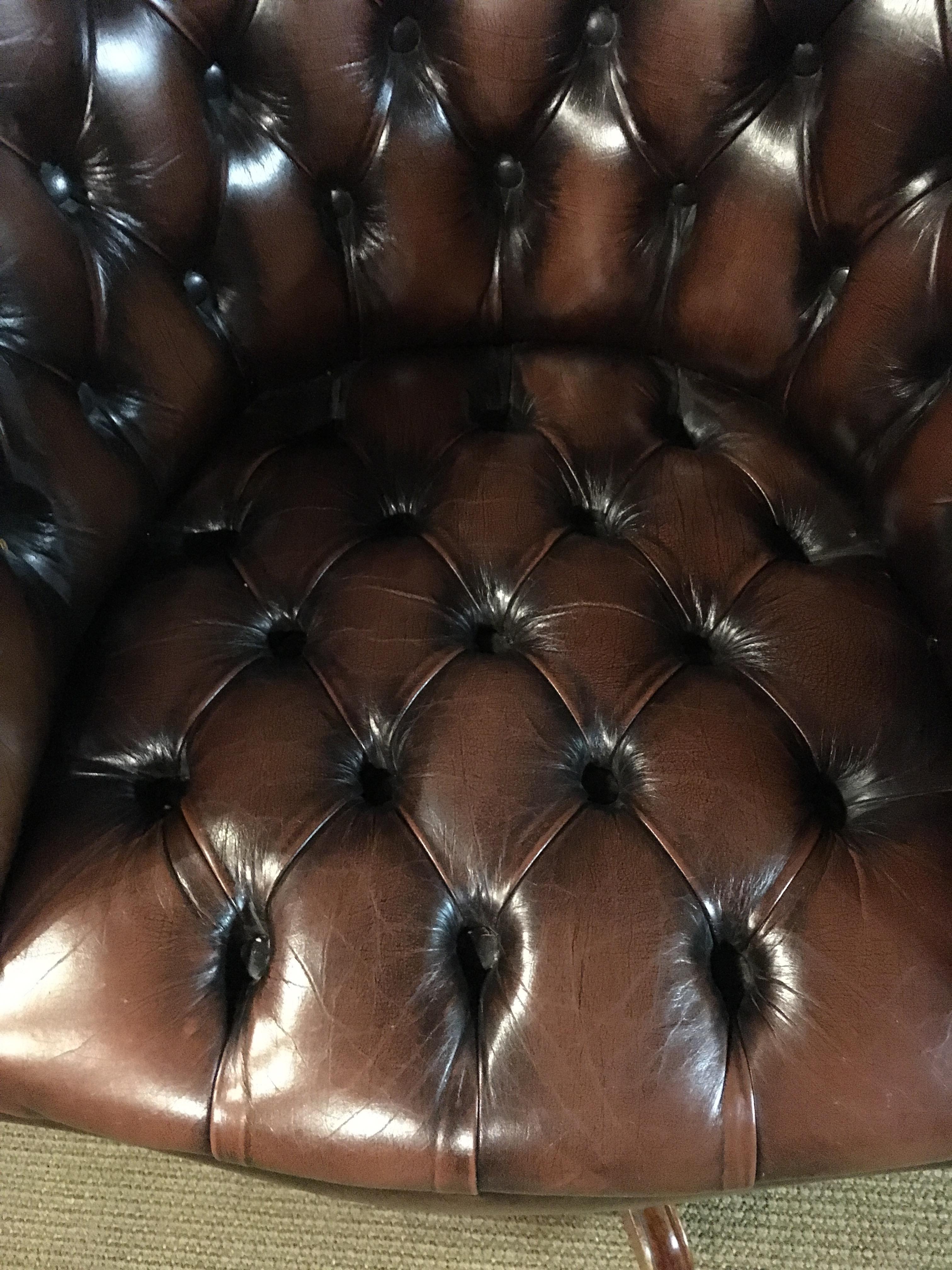20th Century Original English Chesterfield Chair Full Leather Top Quality