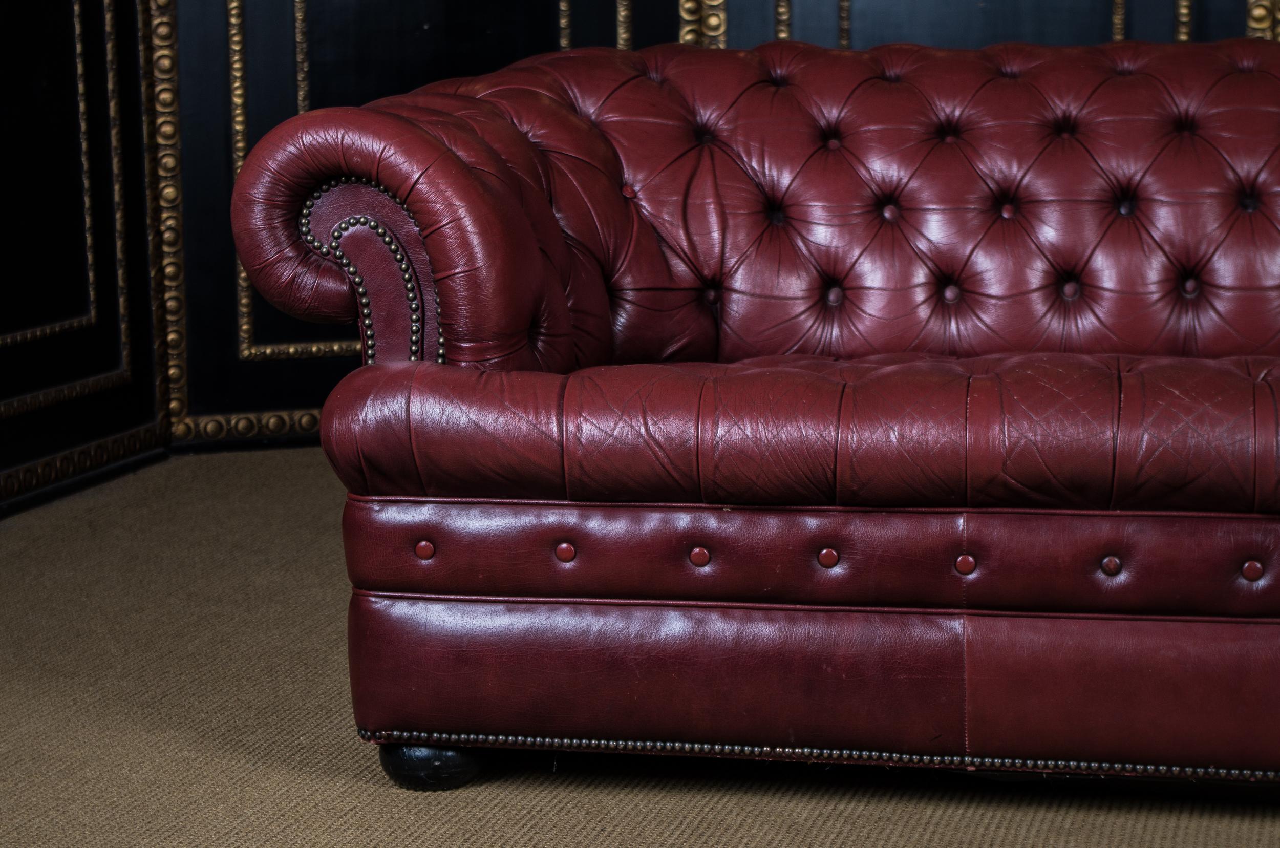 Original English Chesterfield Leather Sofa Three-Seat Couch In Good Condition In Berlin, DE