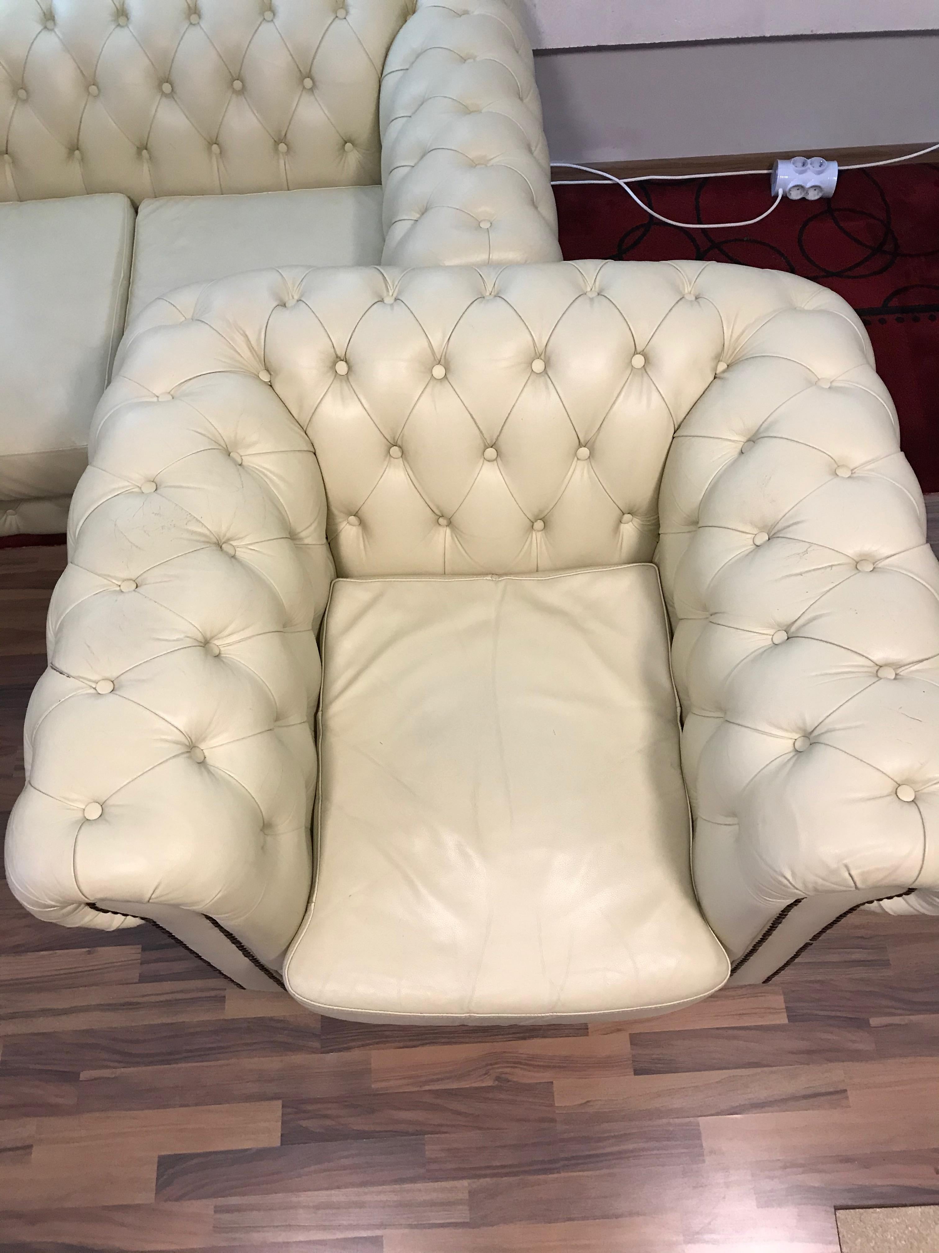 Original English Chesterfield Set of 3-Seat and 2 Armchairs in Cream Beige 1