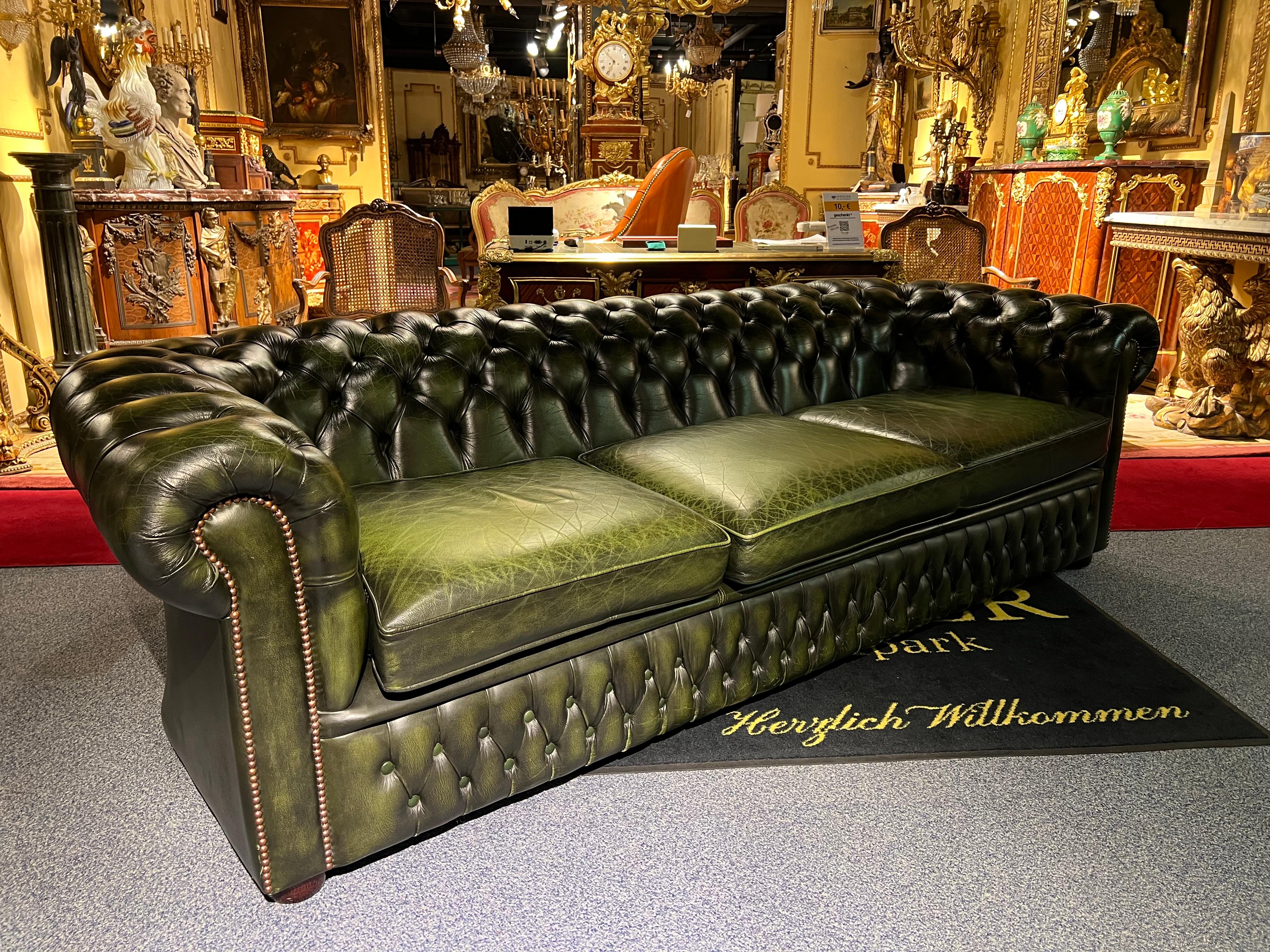 20th Century Original vintage English Dark Green Chesterfield Leather Windsor 4-Seater Sofa For Sale
