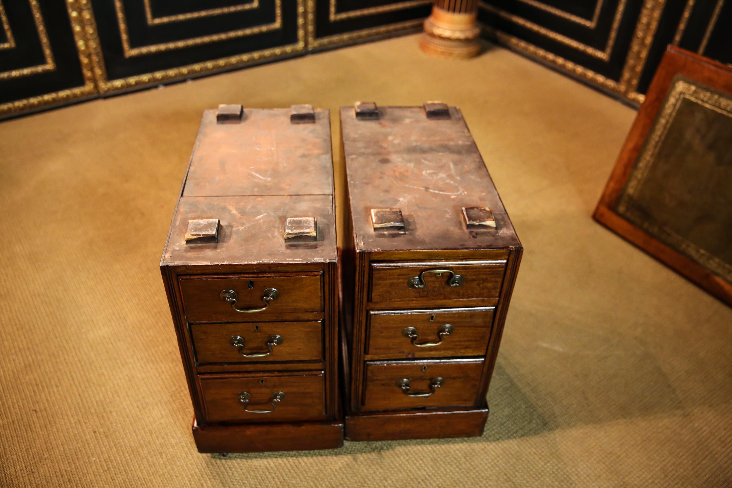 Original English Desk with Leather Plate 10