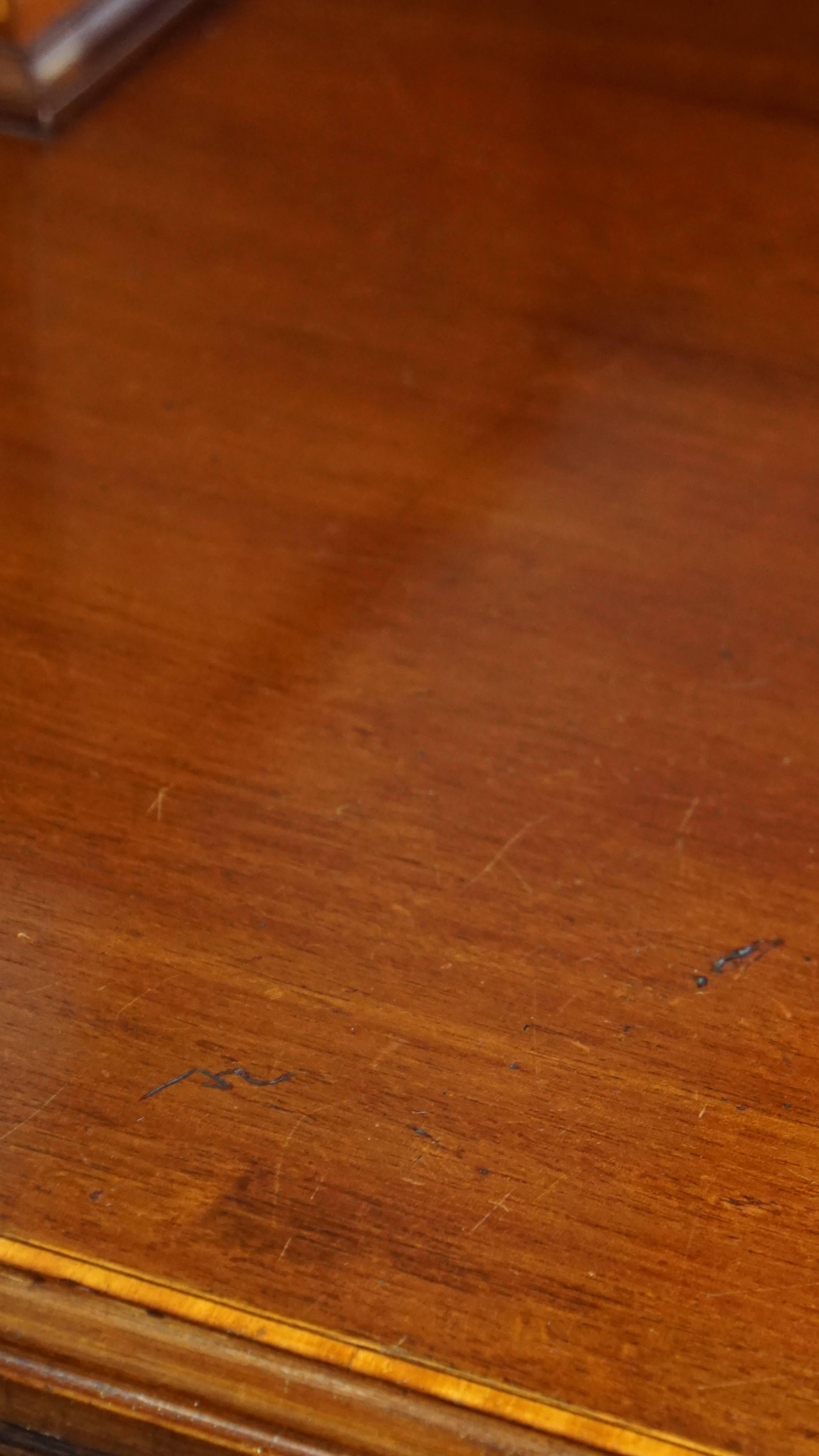 Scrivania originale in stile impero inglese con bellissimi intarsi in legno, XIX secolo. in vendita 7