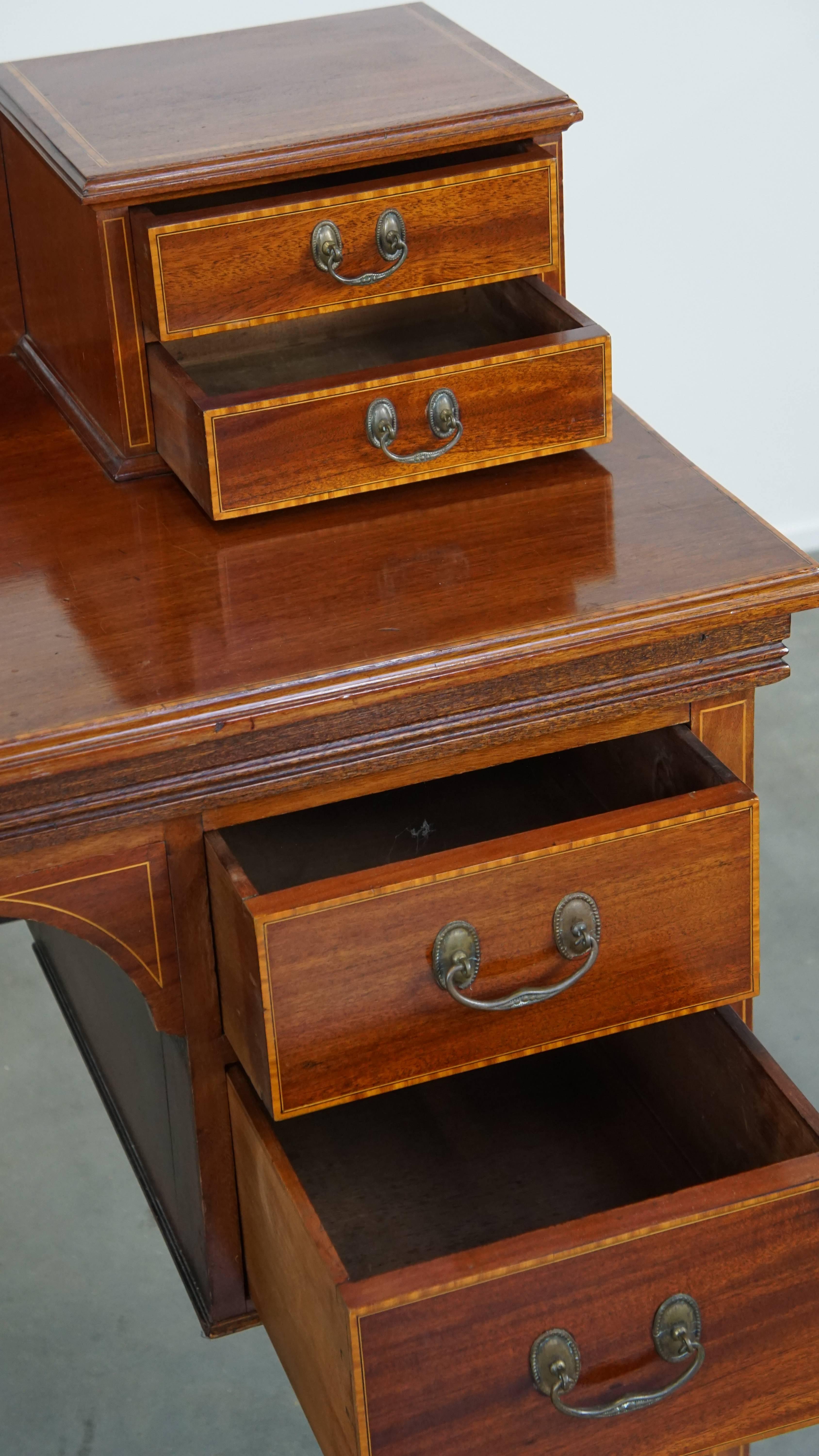 Scrivania originale in stile impero inglese con bellissimi intarsi in legno, XIX secolo. in vendita 3