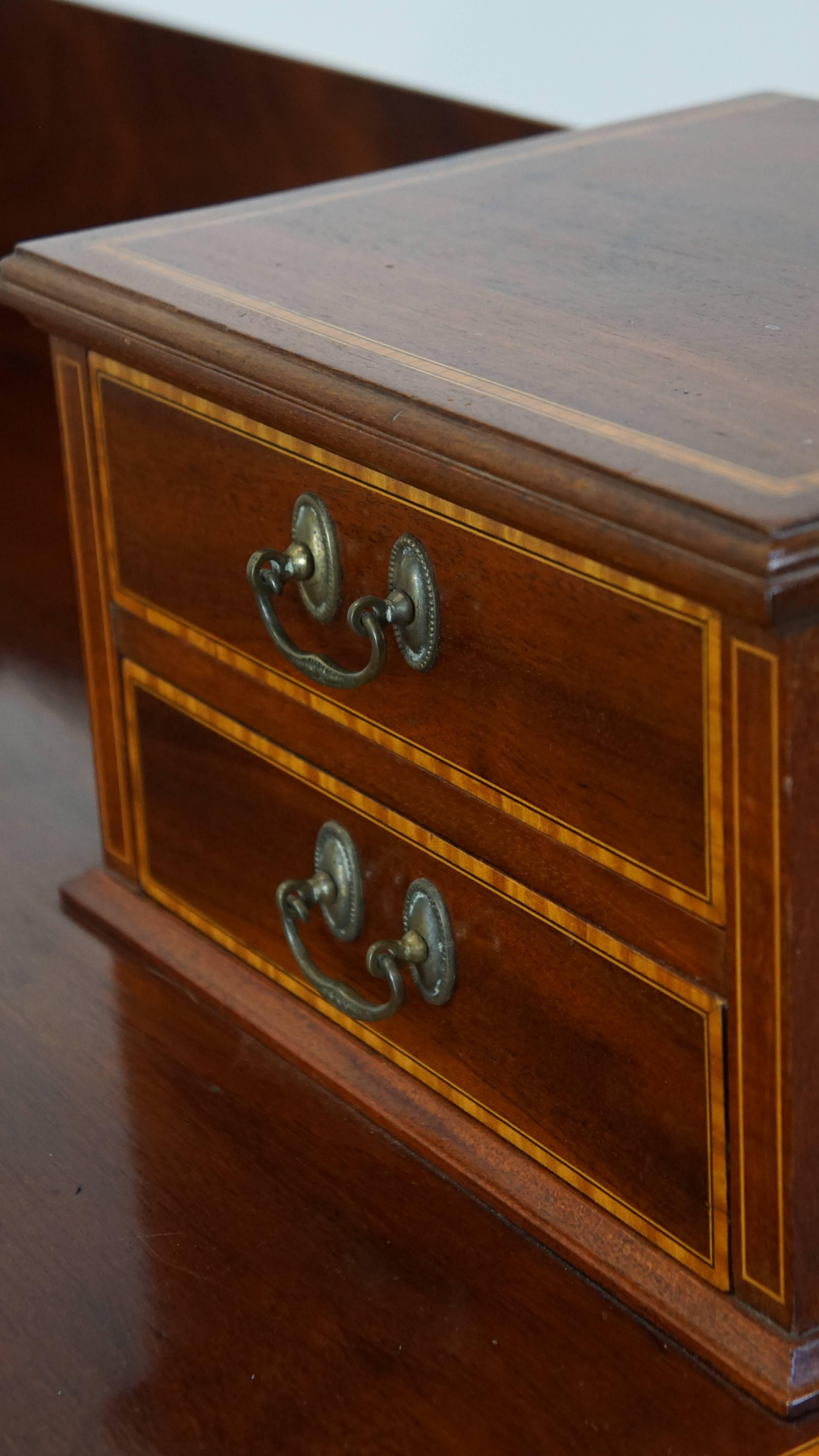 Scrivania originale in stile impero inglese con bellissimi intarsi in legno, XIX secolo. in vendita 4