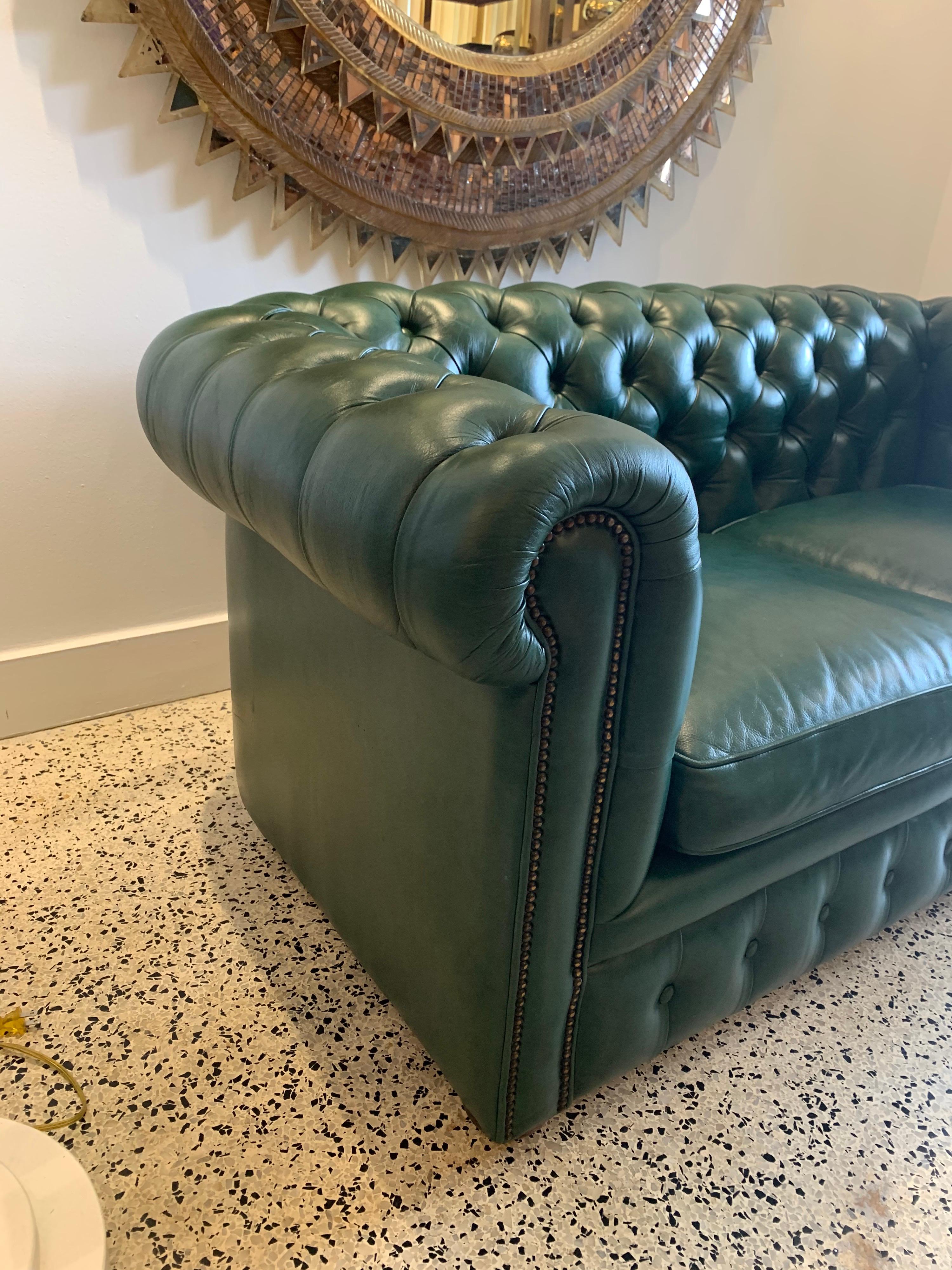 Original English Hunter Green Chesterfield Leather Two-Seat Sofa 5