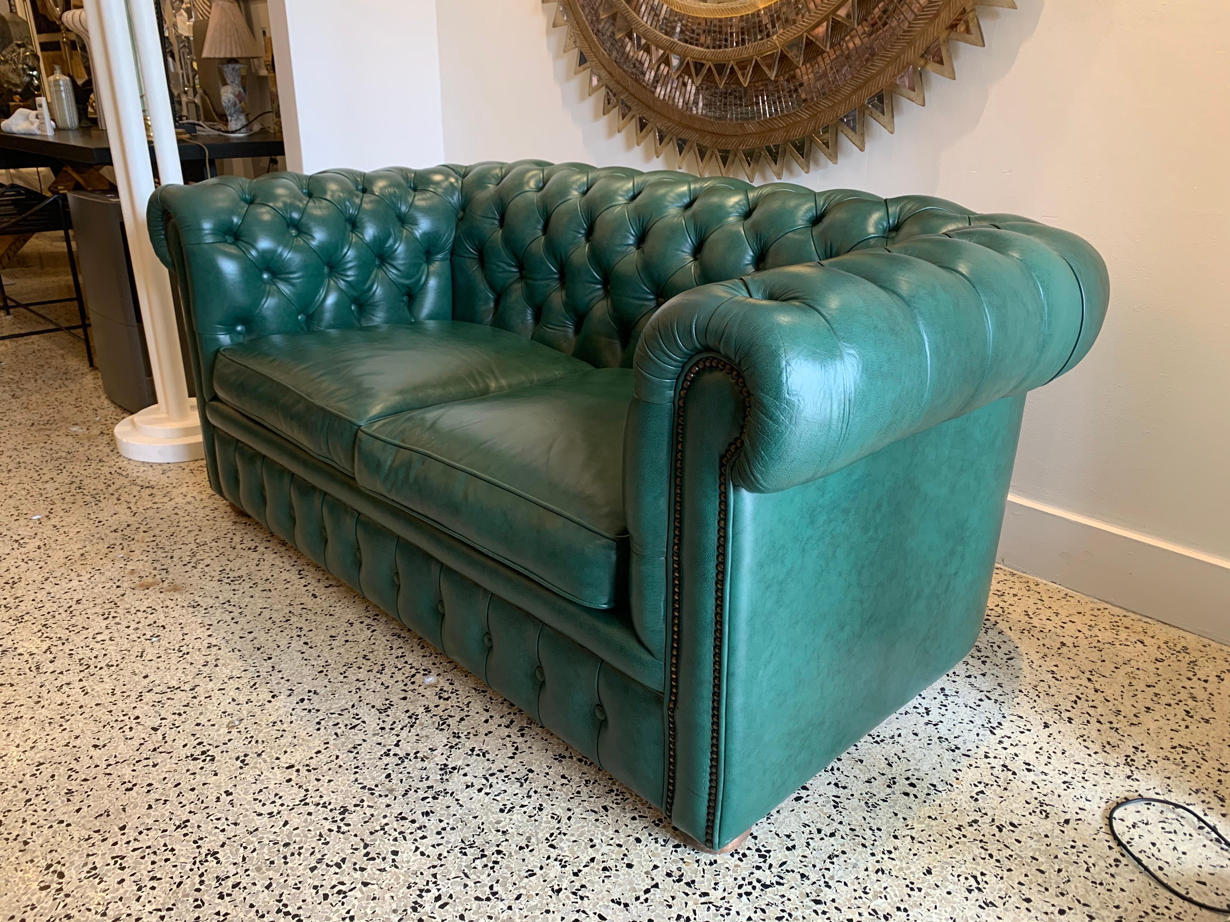 Original English Hunter Green Chesterfield Leather Two-Seat Sofa In Good Condition In East Hampton, NY