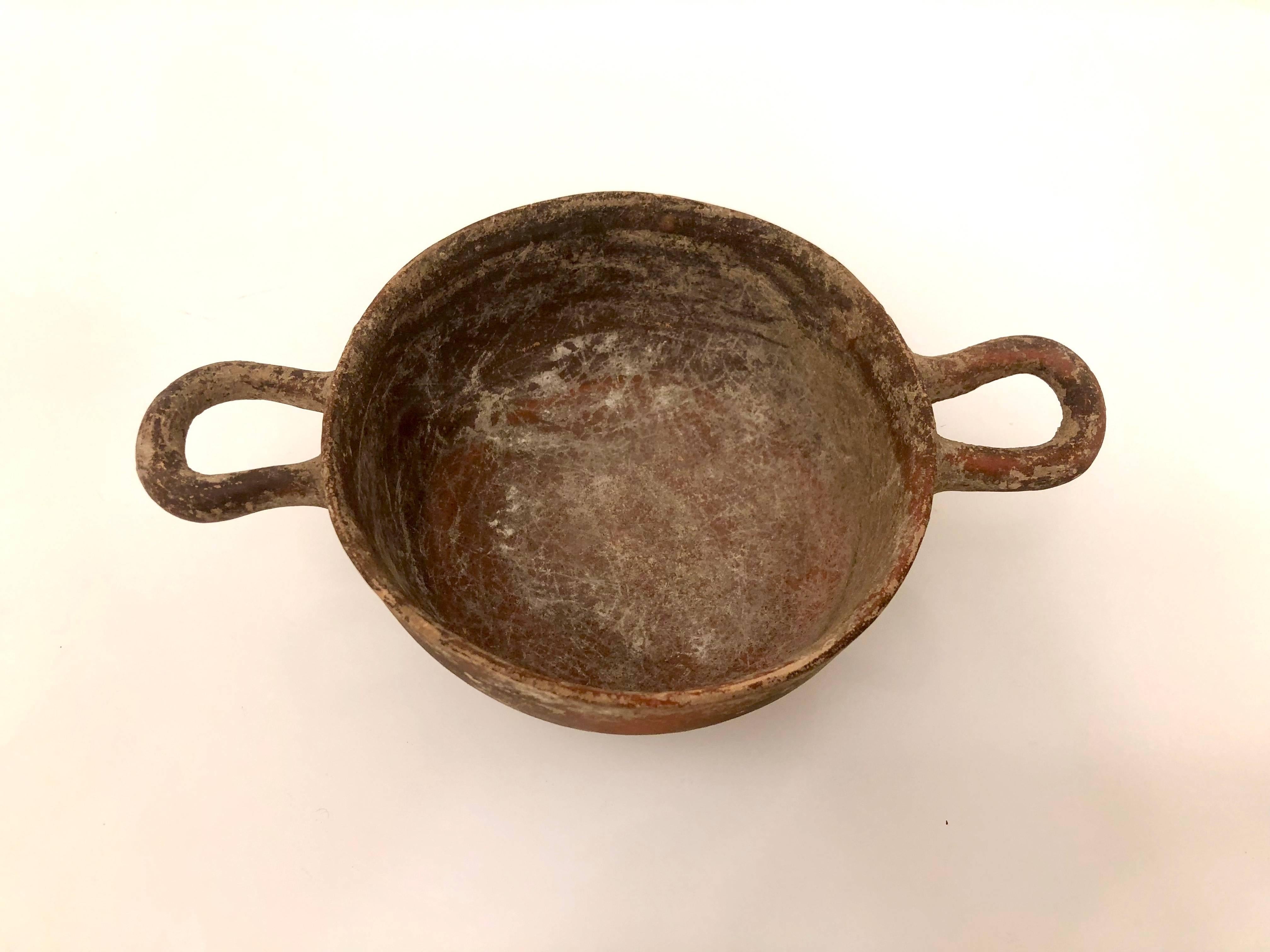 Une rare poterie ancienne à vernis noir italique.