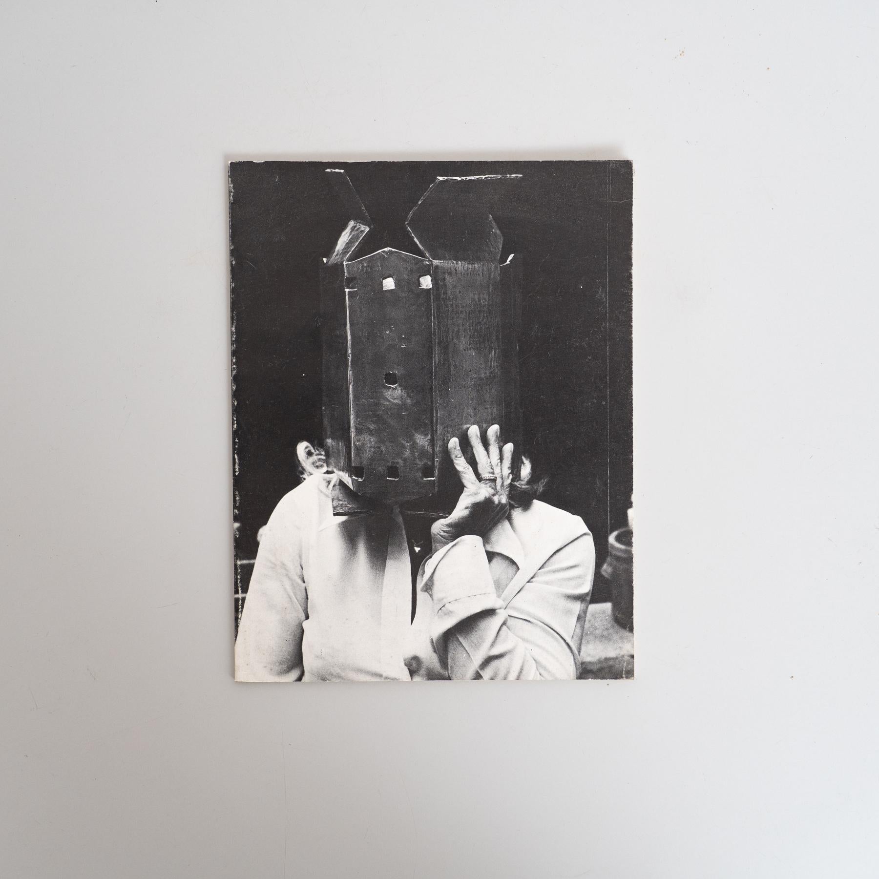 Catalogue d'exposition original - Esculturas de María Simón, Sala Gaspar, 1979

Artistics : María Simón

Exposition : Esculturas - Sala Gaspar, Barcelone

Année : 1979

Langue : Textes en espagnol et en français

Dimensions : 23 x 18 cm

Reliure :