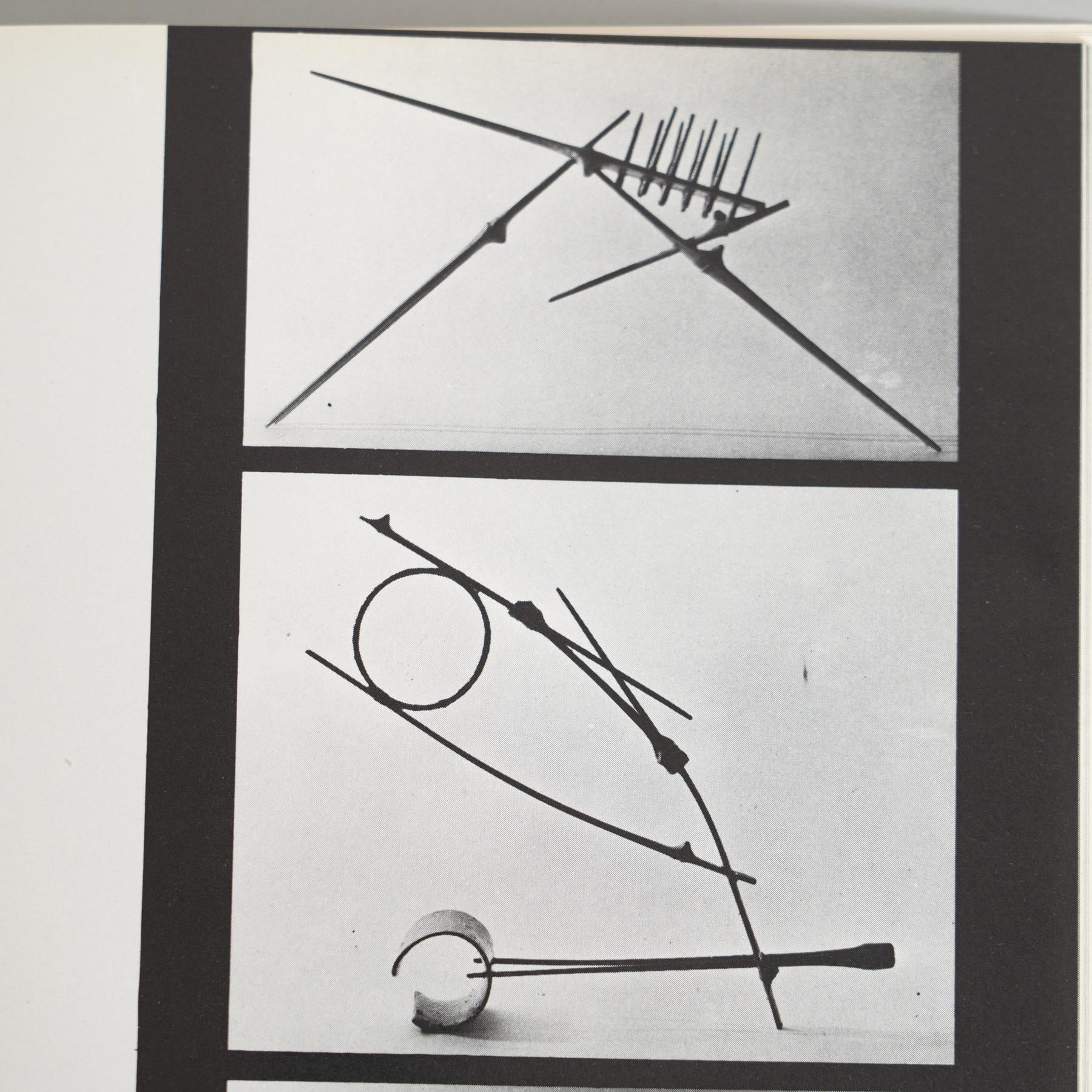 Fin du 20e siècle Catalogue original de l'exposition - Esculturas y Dibujos de Moisès Villèlia en vente