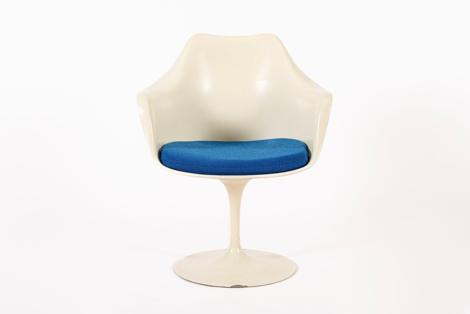 Sedia a bracci Tulip in fibra di vetro originale di Eero Saarinen per Knoll degli anni '70 in vendita 4