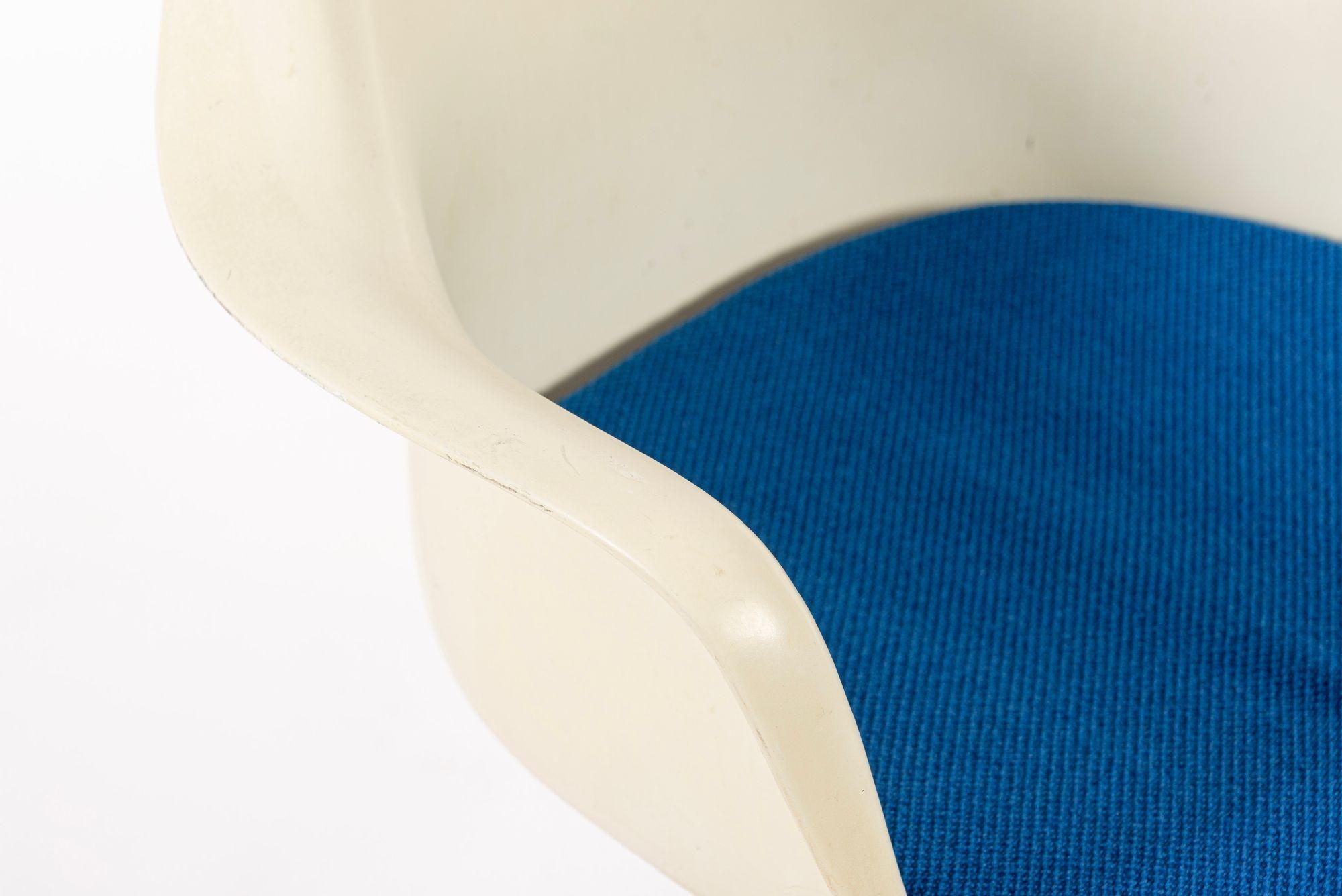 Sedia a bracci Tulip in fibra di vetro originale di Eero Saarinen per Knoll degli anni '70 in vendita 7