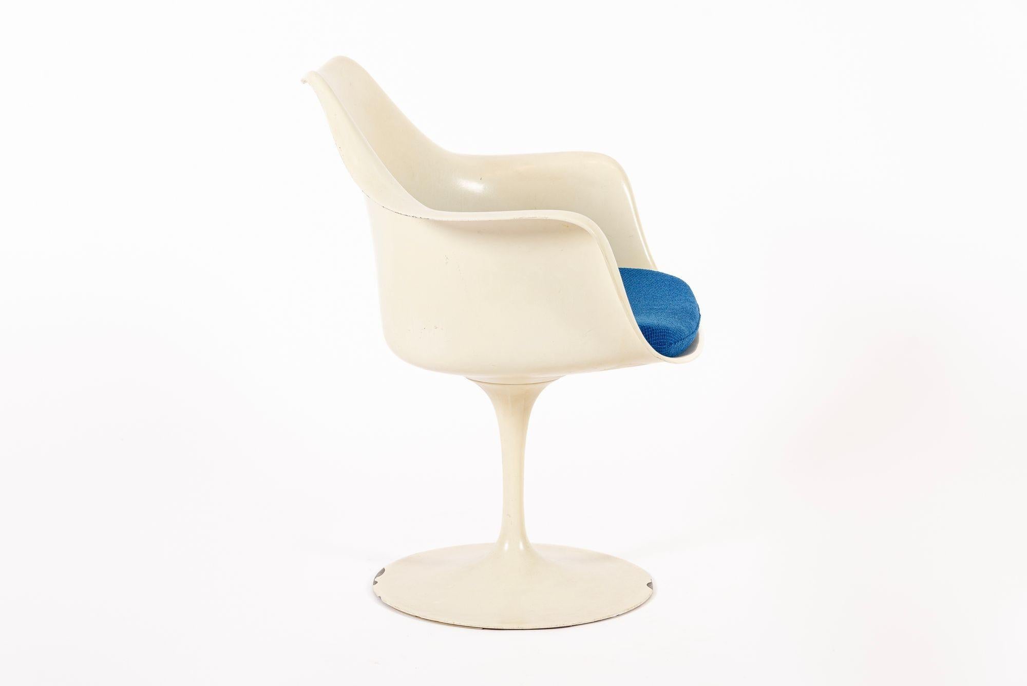 Mid-Century moderno Sedia a bracci Tulip in fibra di vetro originale di Eero Saarinen per Knoll degli anni '70 in vendita