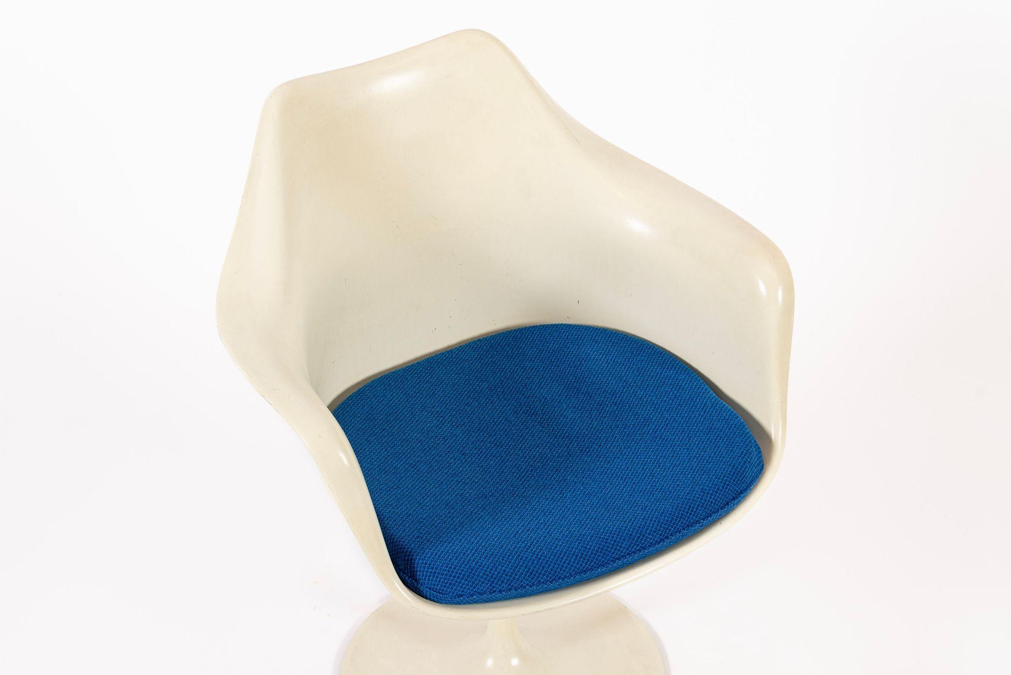 Alluminio Sedia a bracci Tulip in fibra di vetro originale di Eero Saarinen per Knoll degli anni '70 in vendita