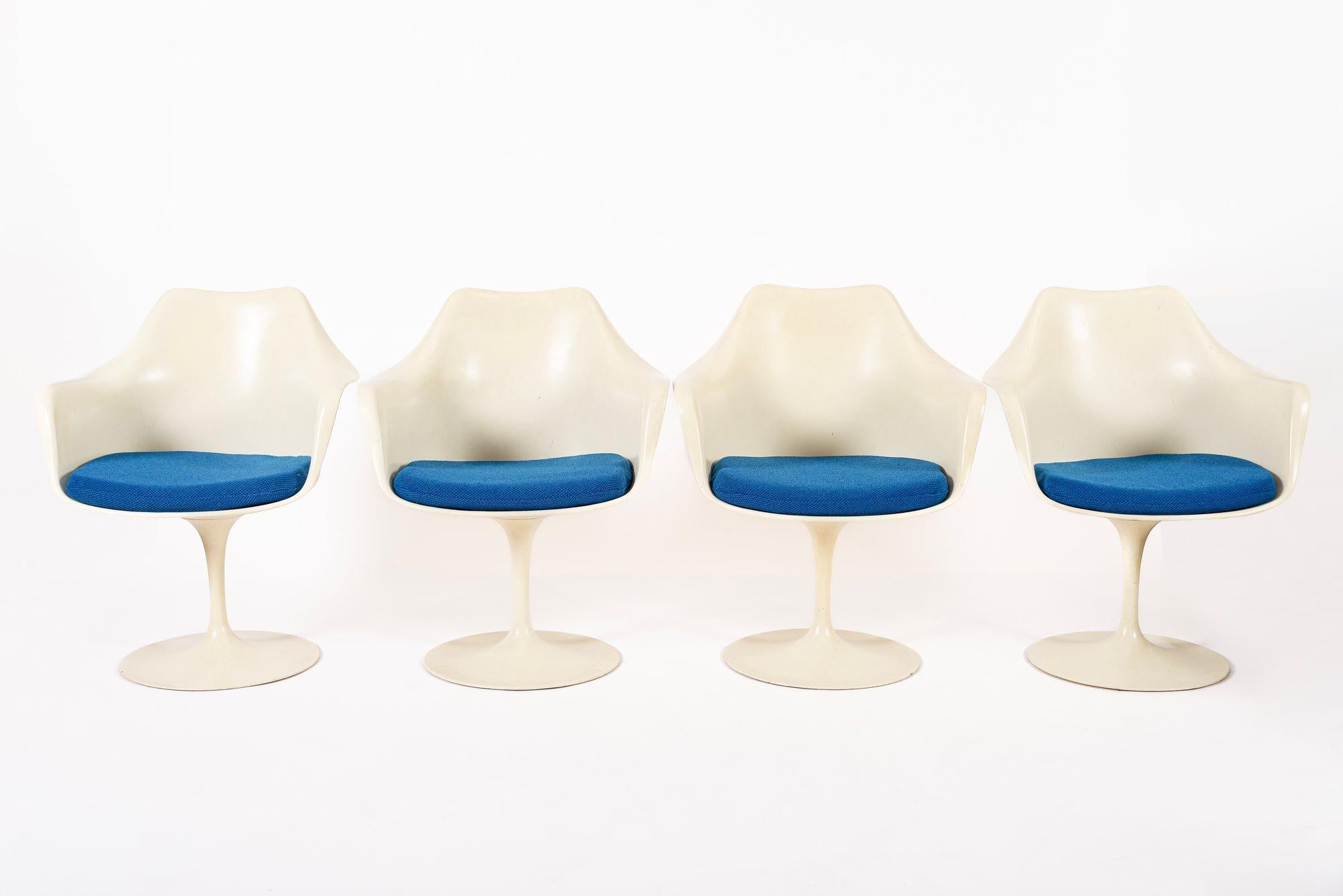 Sillones tulipán originales de fibra de vidrio de Eero Saarinen para Knoll Años 70 Estadounidense en venta