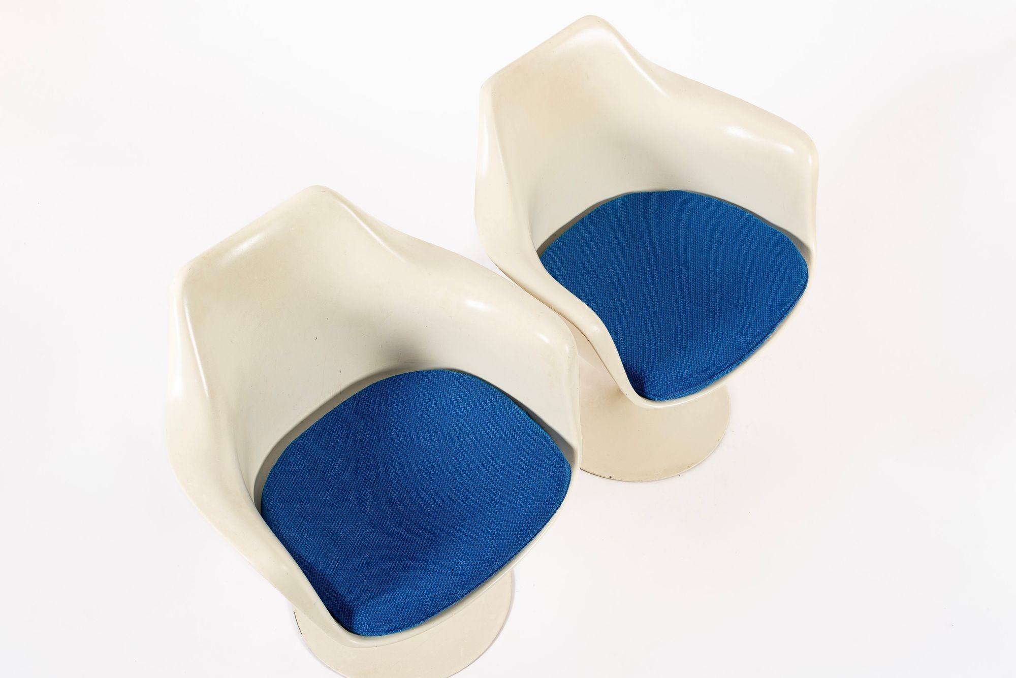 Sillones tulipán originales de fibra de vidrio de Eero Saarinen para Knoll Años 70 finales del siglo XX en venta